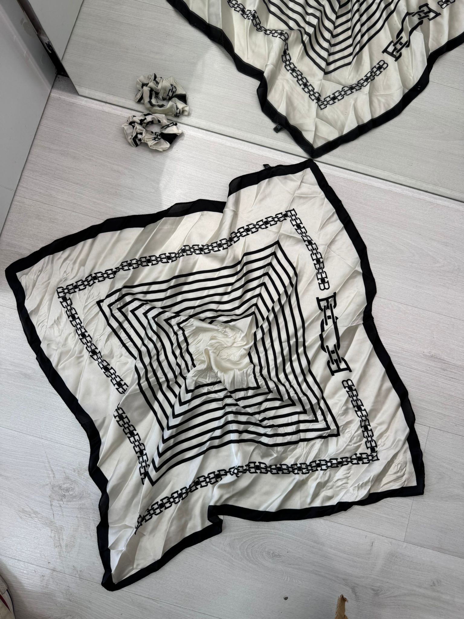 Lastik Toka Ve Fular 70*70