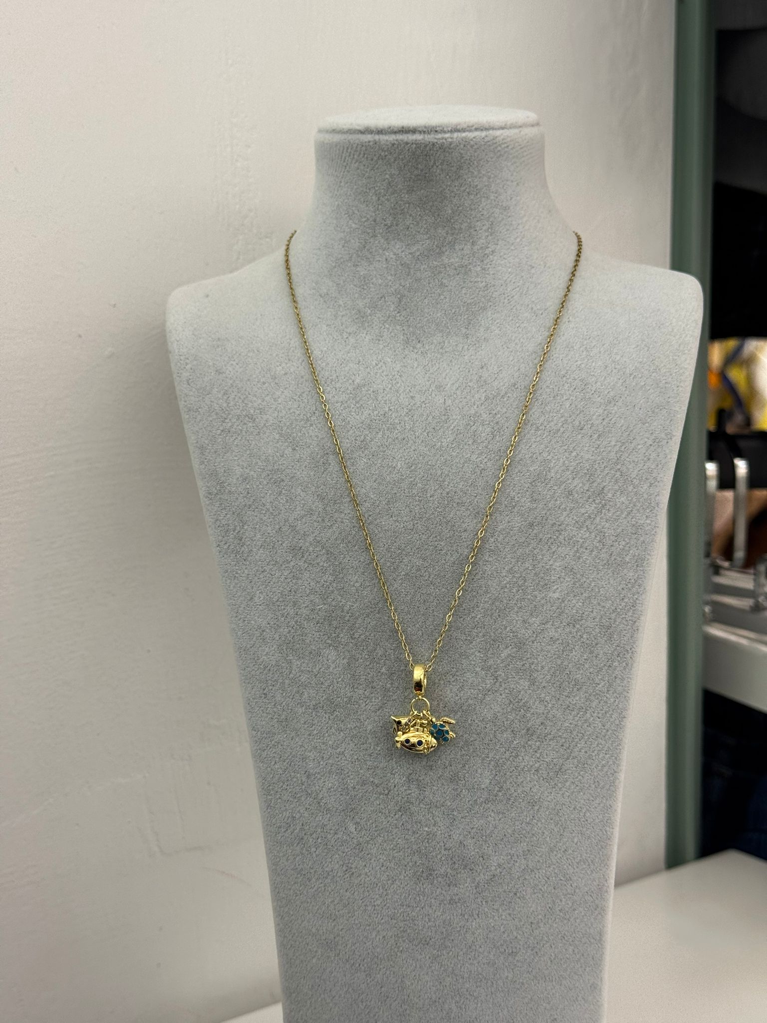 Çarmlı Çelik Kolye