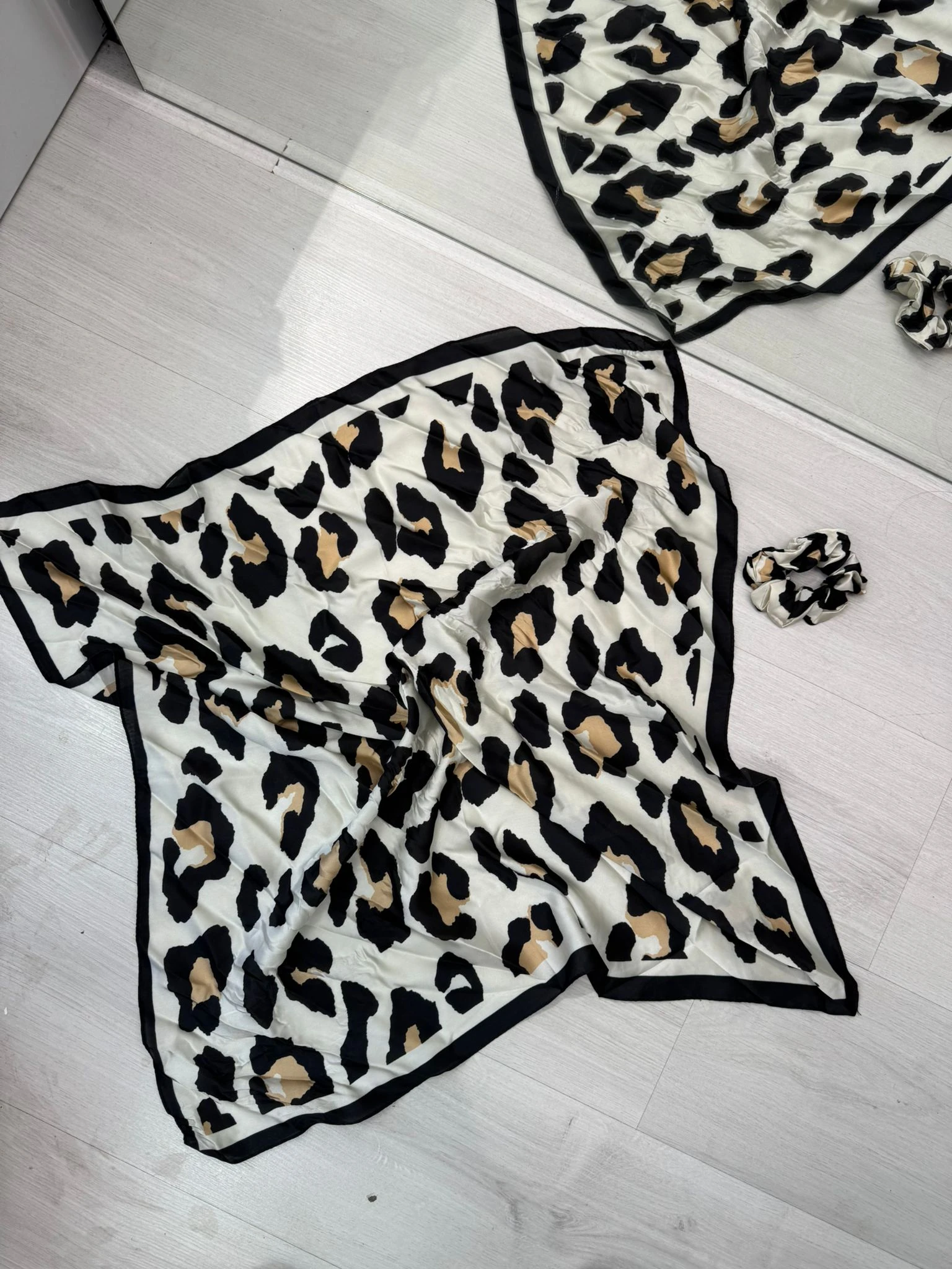 Lastik Toka Ve Fular Seti 70*70