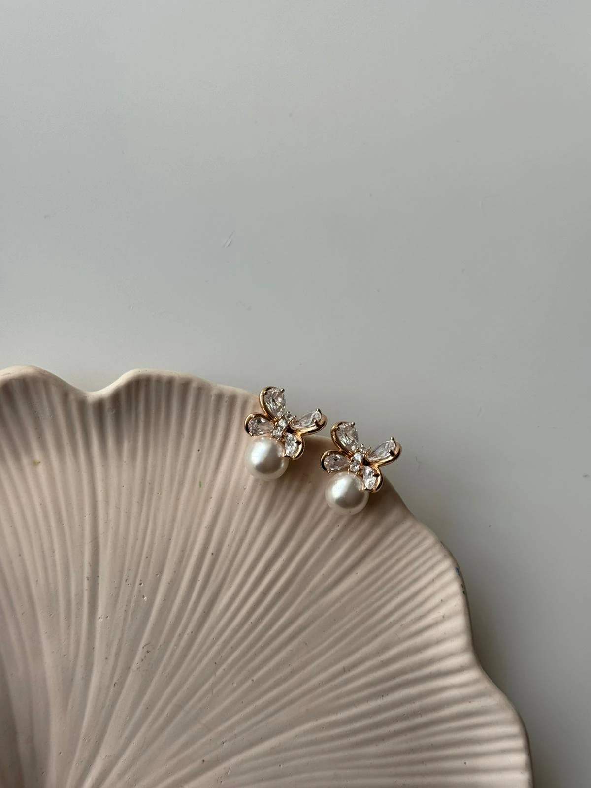 İncili Kelebek Küpe