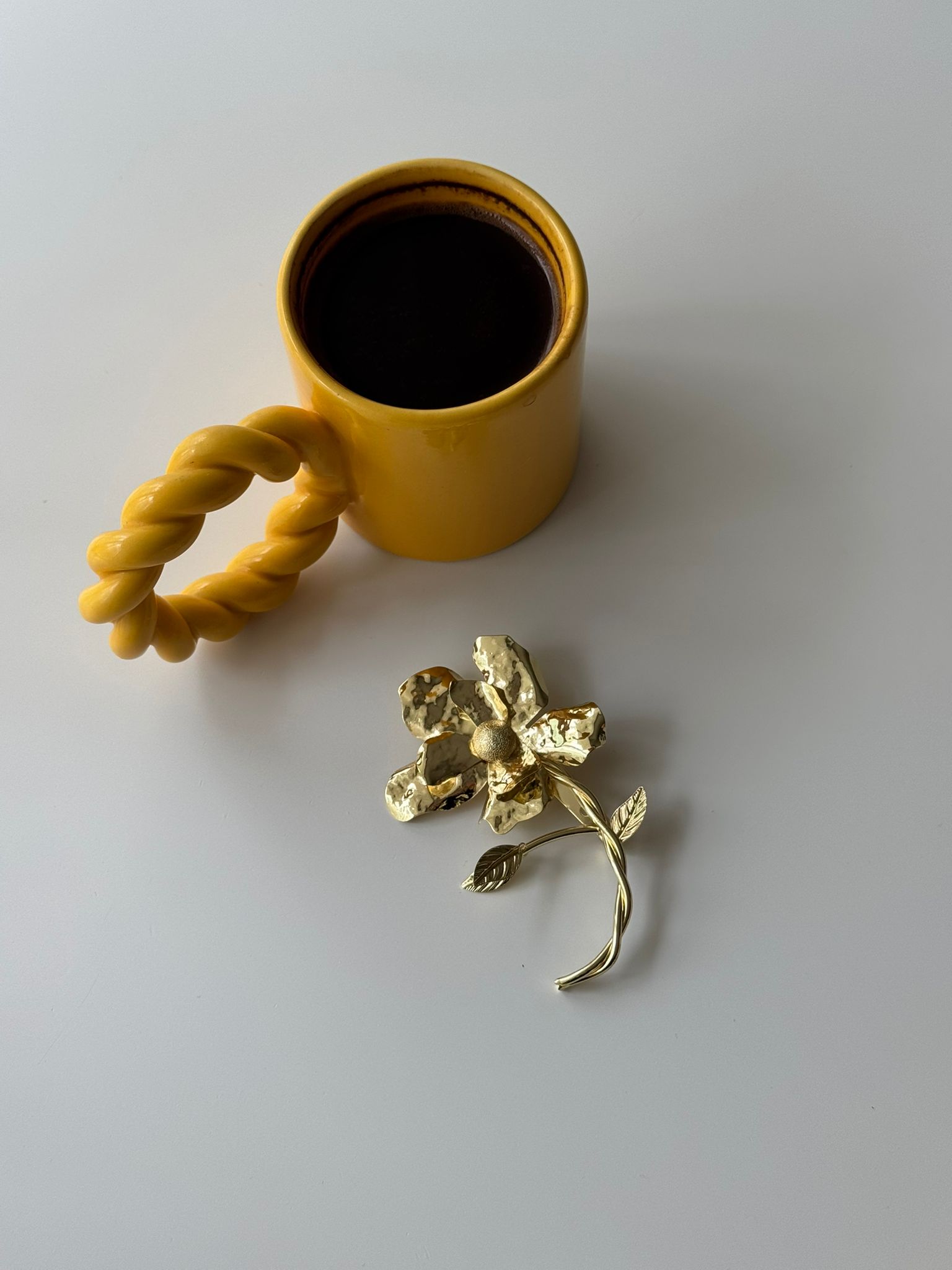 Çiçek Figürlü Marka Broş