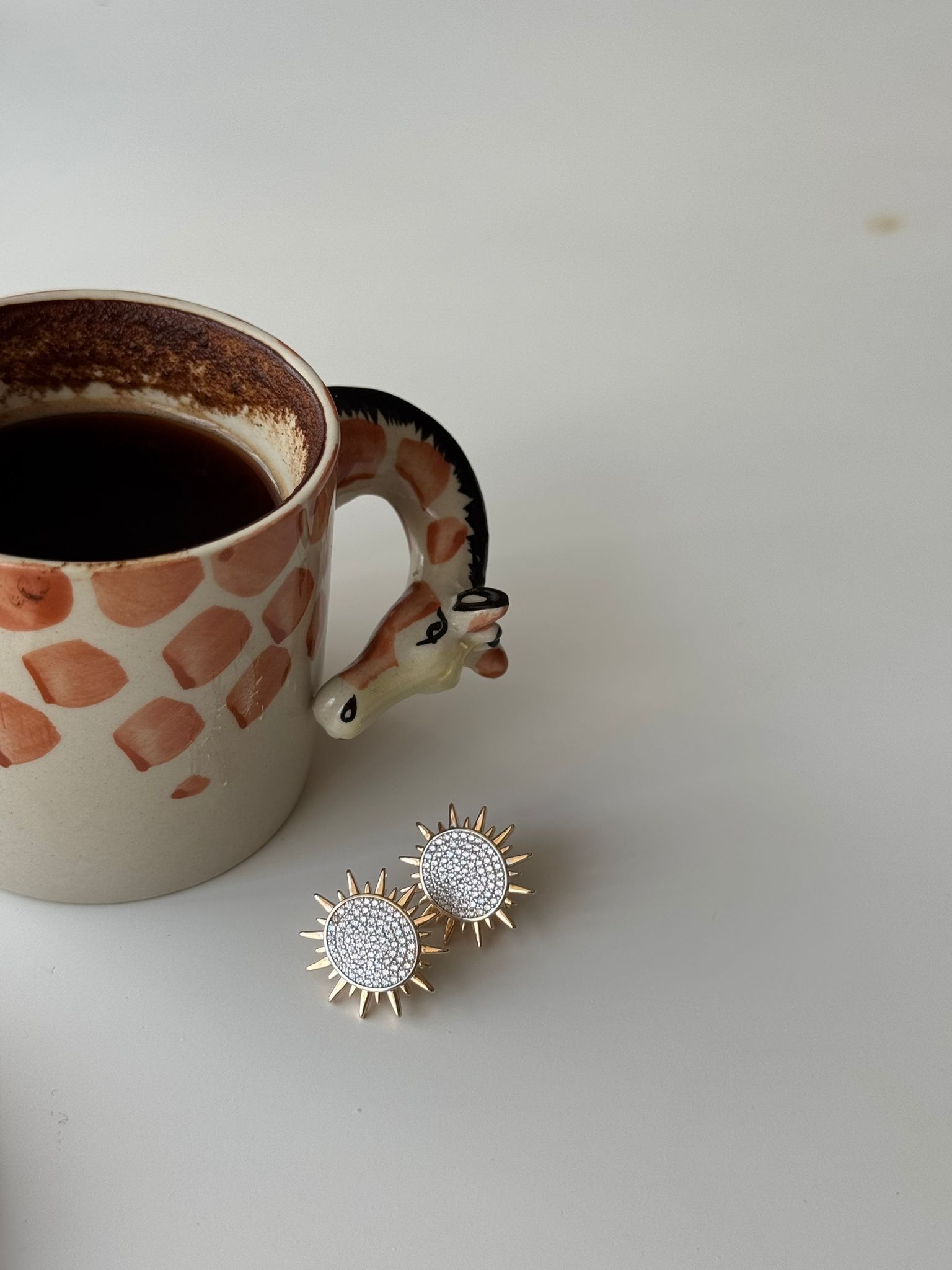 Çelik Güneş Küpe