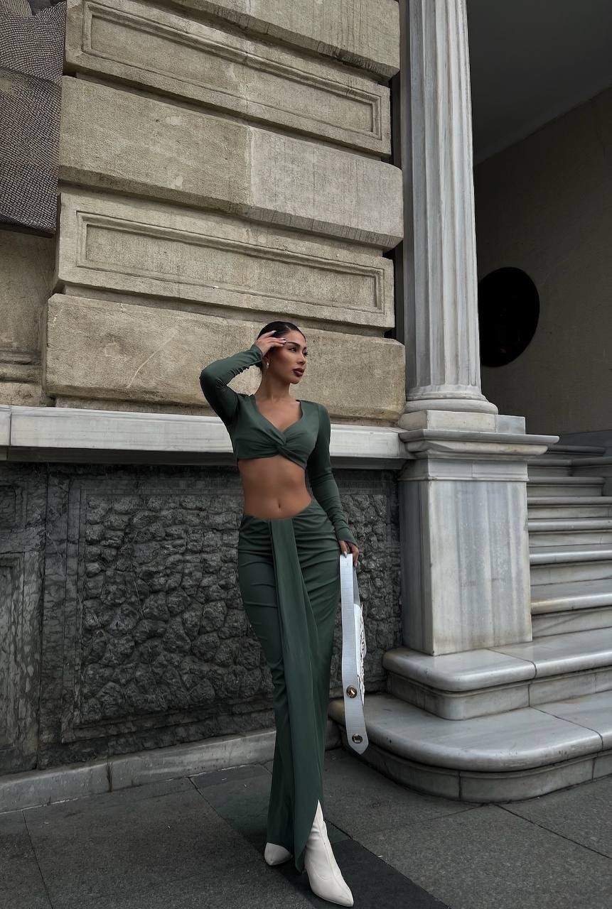 GREEN