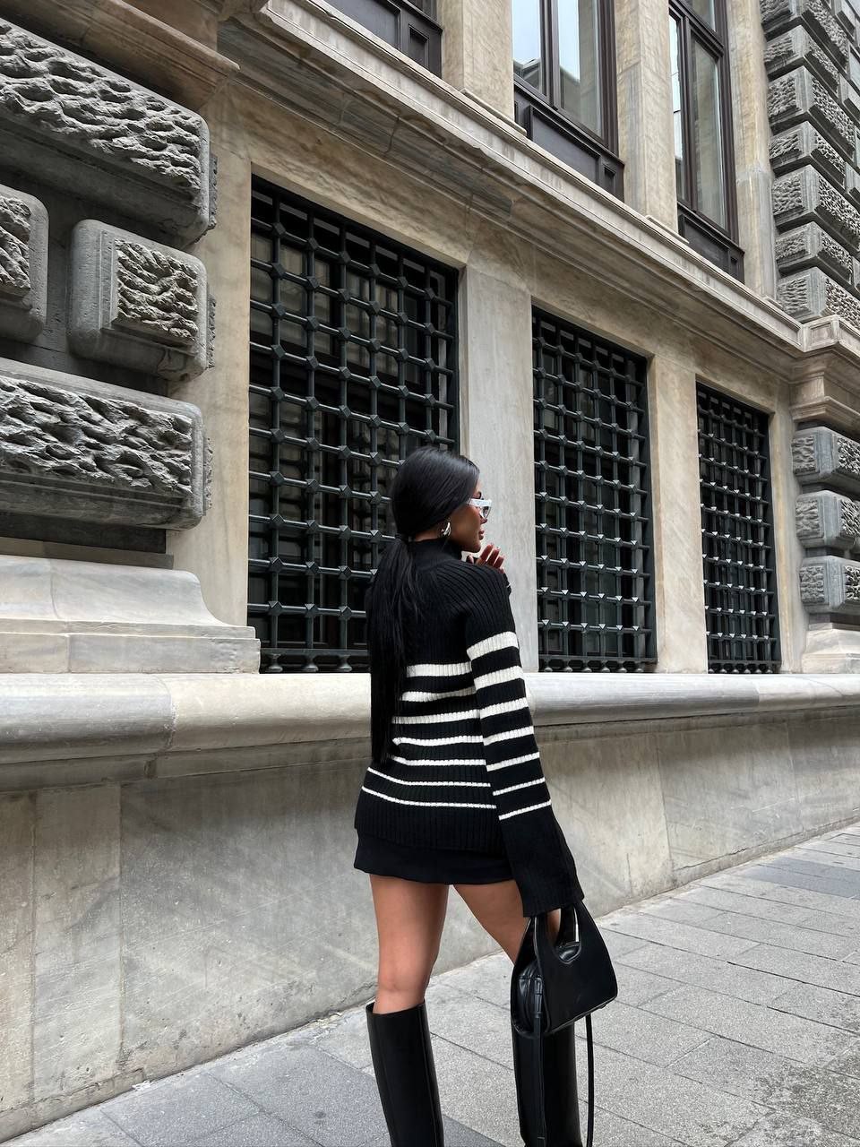 SHORT TURTLEAN STRIPED KNIT SWEATER