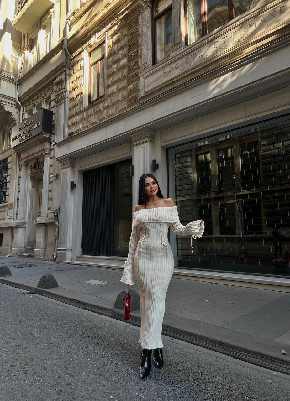 MADONNA YAKA UZUN TRİKO ELBİSE