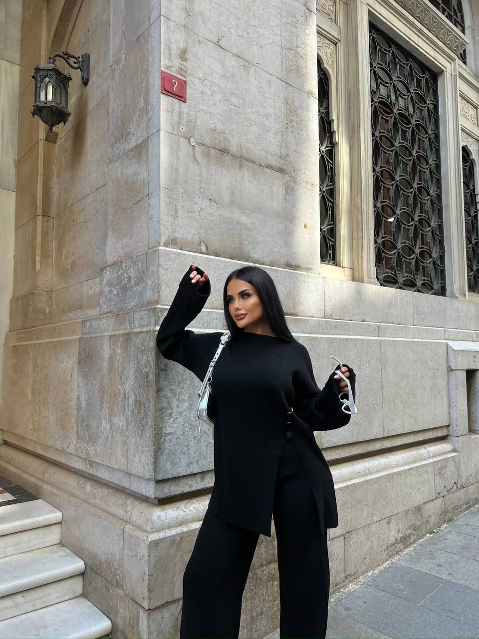 ÜÇ DÜĞMLELİ YANI AÇIK TRİKO TAKIM