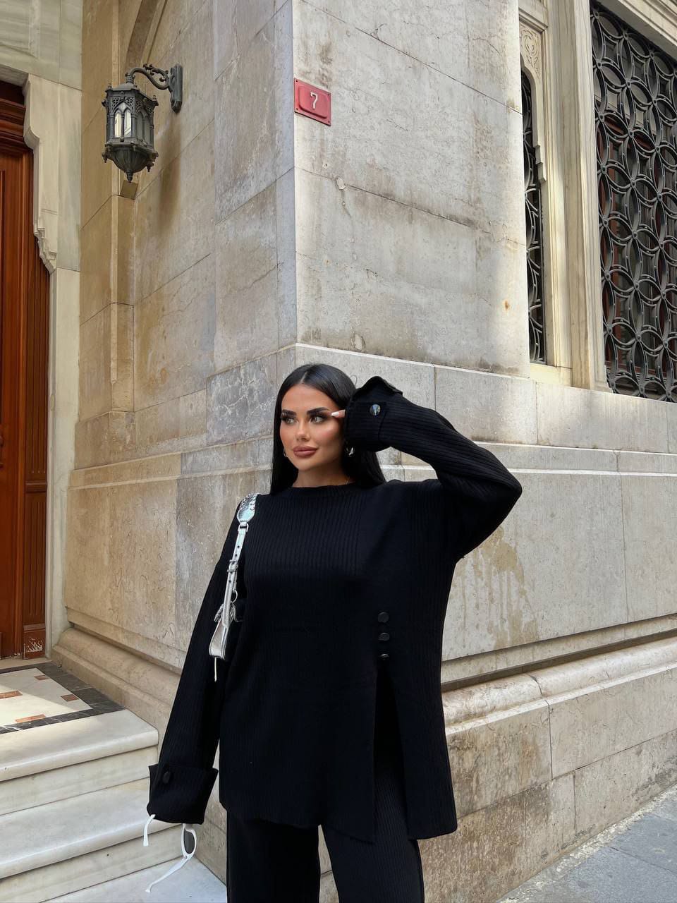 ÜÇ DÜĞMLELİ YANI AÇIK TRİKO TAKIM