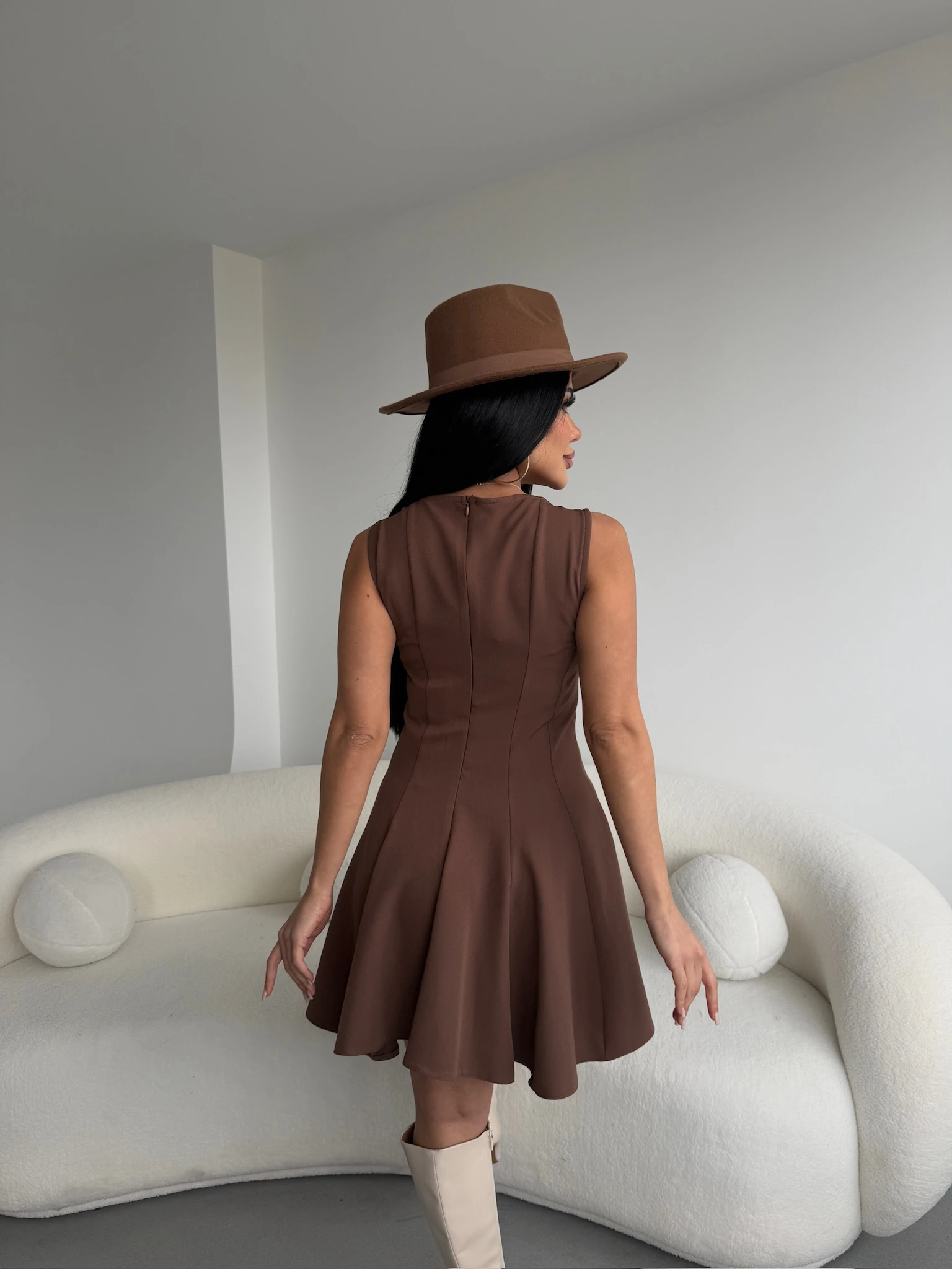 SIFIR KOL PARÇALI KISA ELBİSE