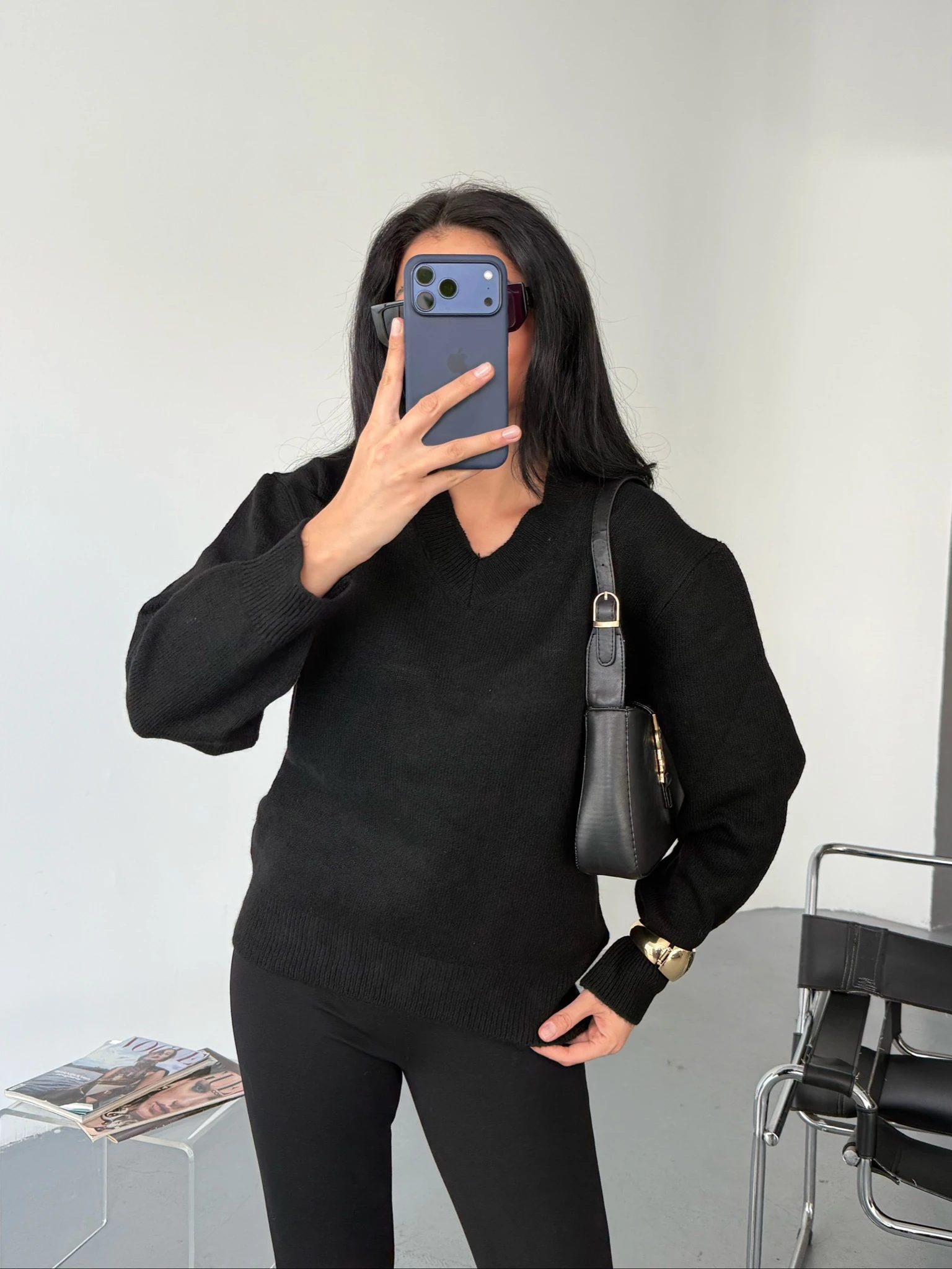 سترة تريكو برقبة على شكل حرف V