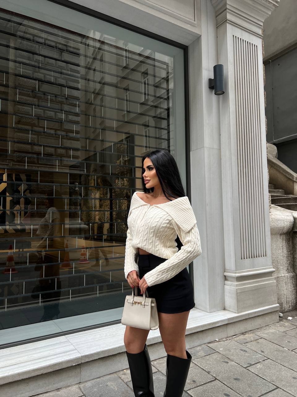 WIDE COLLAR ZIPPER SWEATER