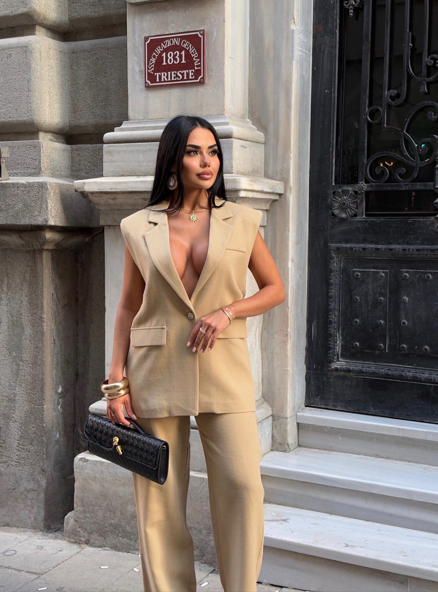 TAUPE
