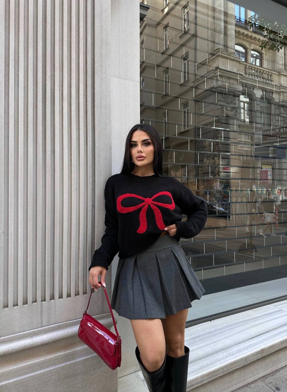 SHORT KNIT SWEATER WITH BOW FRONT
