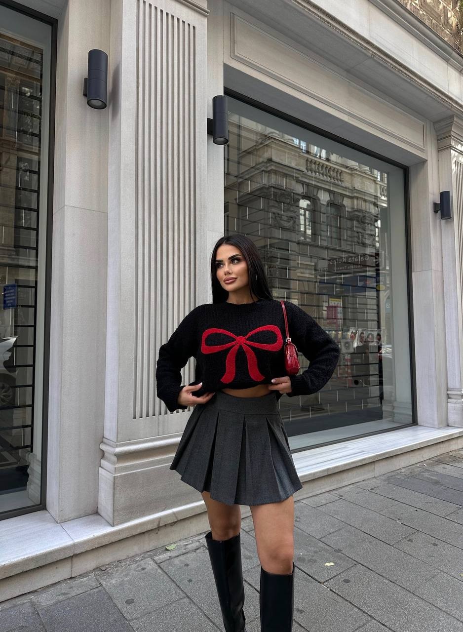SHORT KNIT SWEATER WITH BOW FRONT