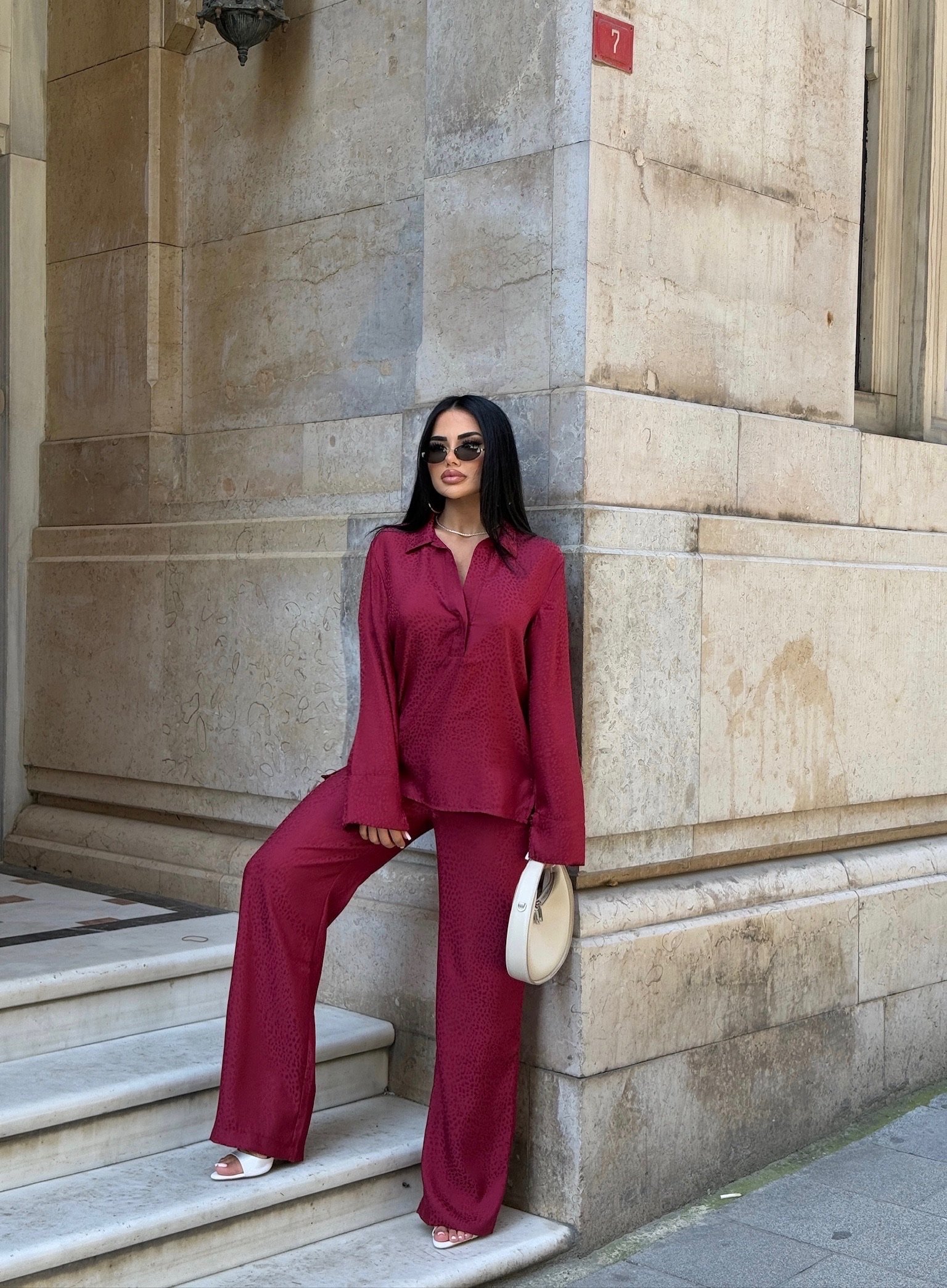 YARIM DÜĞMELİ JAKARLI SATEN TAKIM