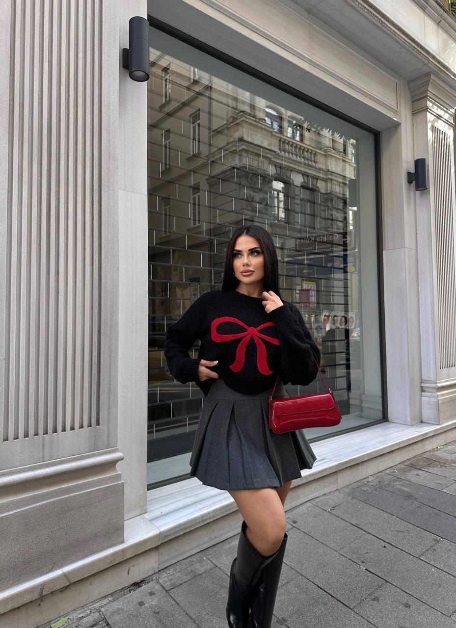 SHORT KNIT SWEATER WITH BOW FRONT
