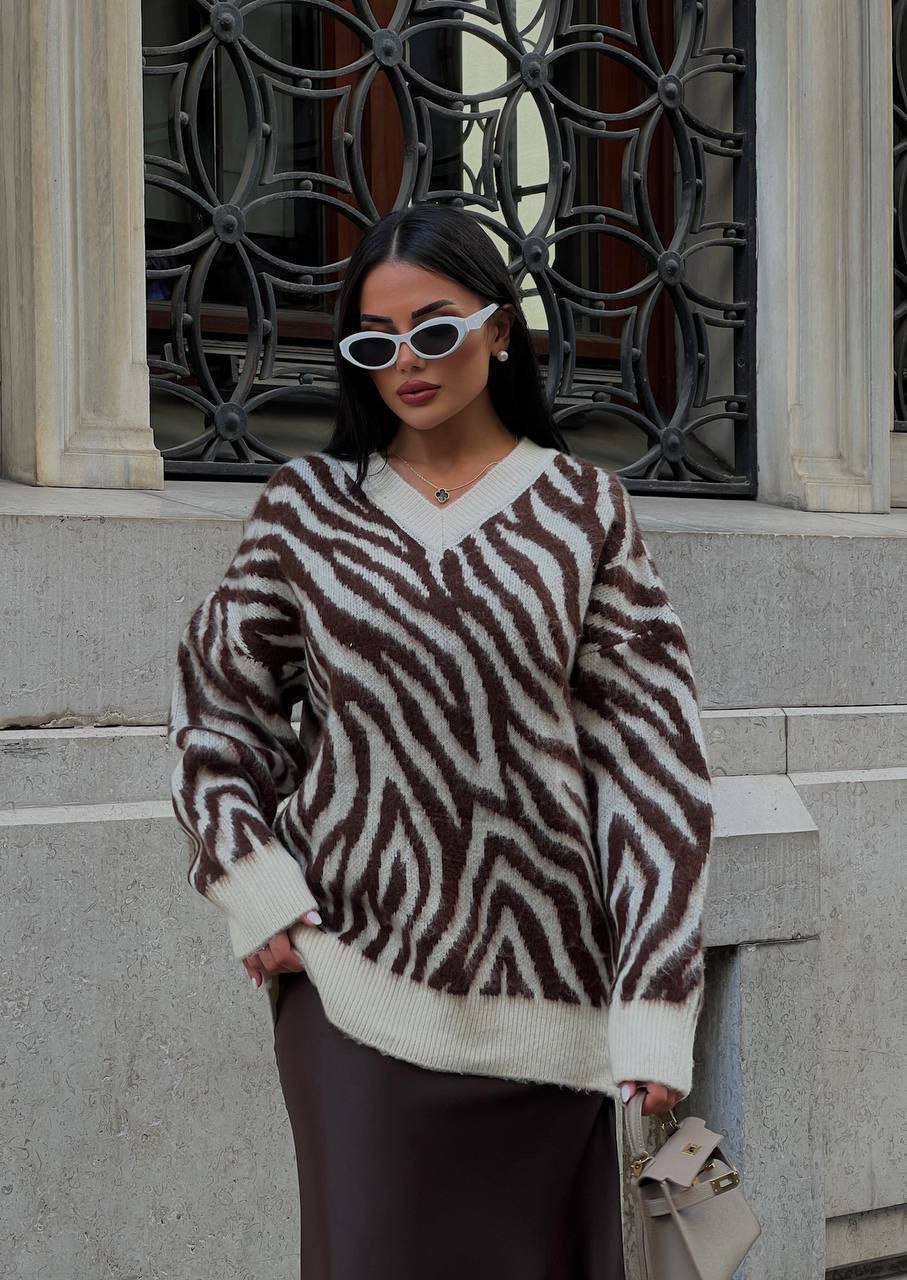 V YAKA ZEBRA DESEN TRİKO KAZAK