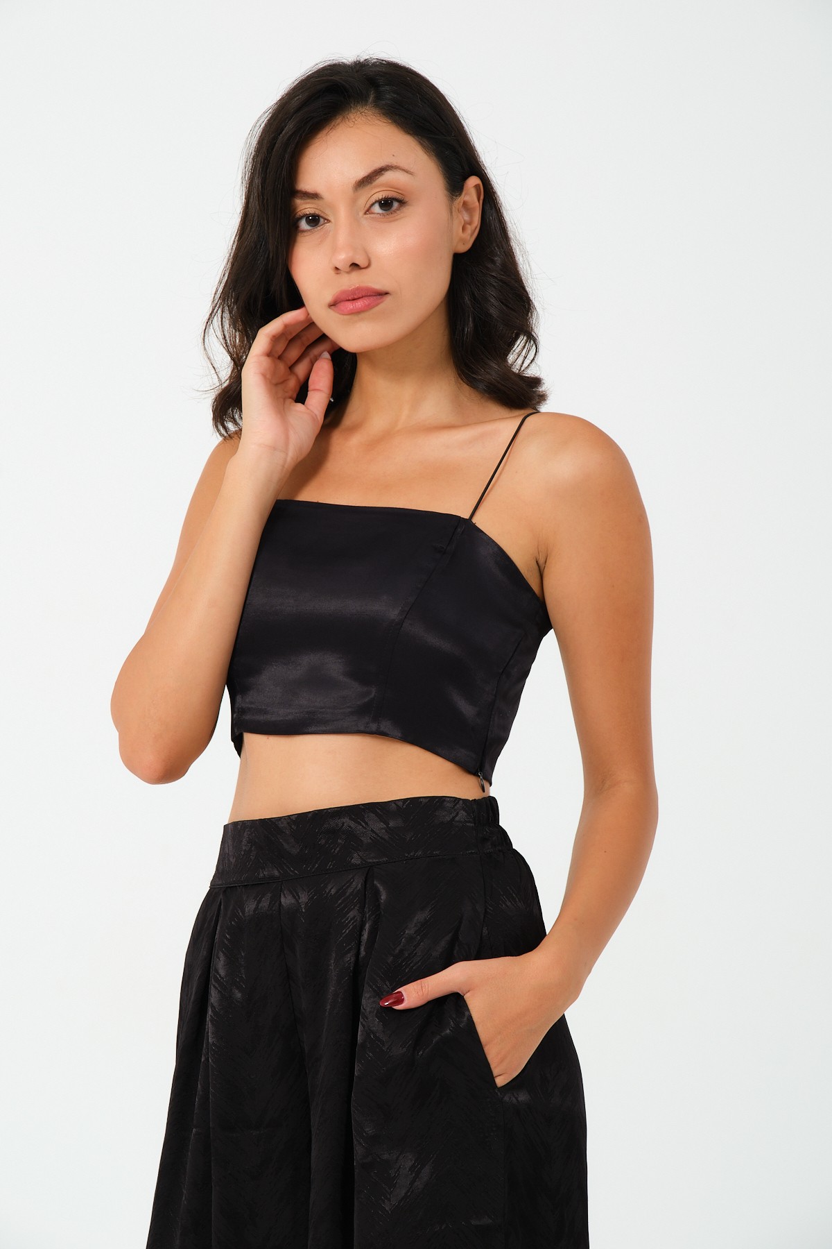 LUSH Saten Crop Top