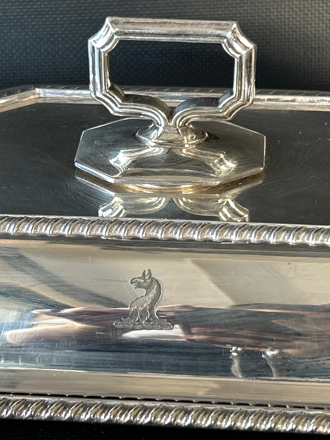 İngiliz Gümüş Kaplama Sahan Yemek Sunumluğu