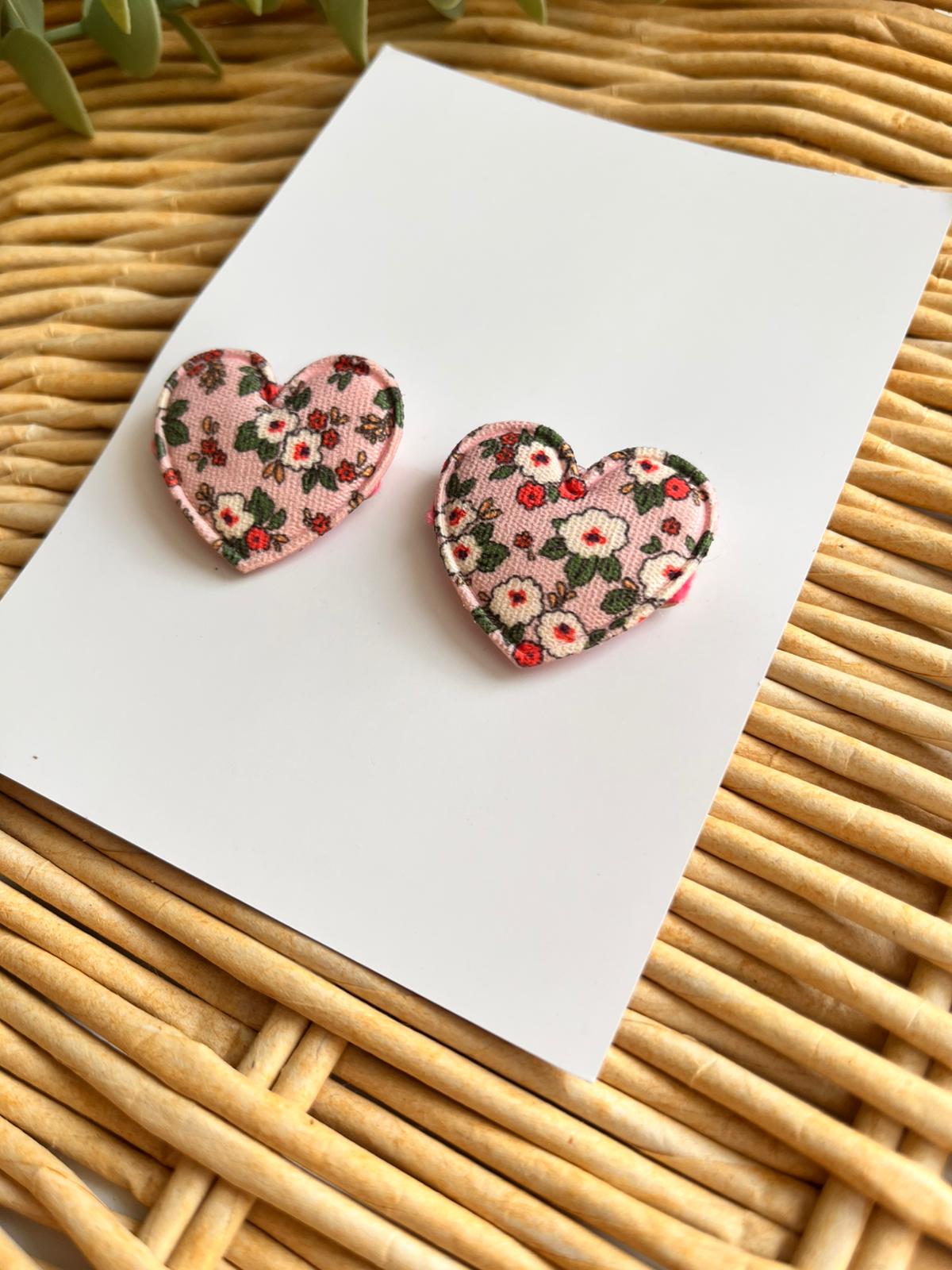 Çiçek desenli Kalpli Saçlı - Saçsız Kız Bebek Tokası