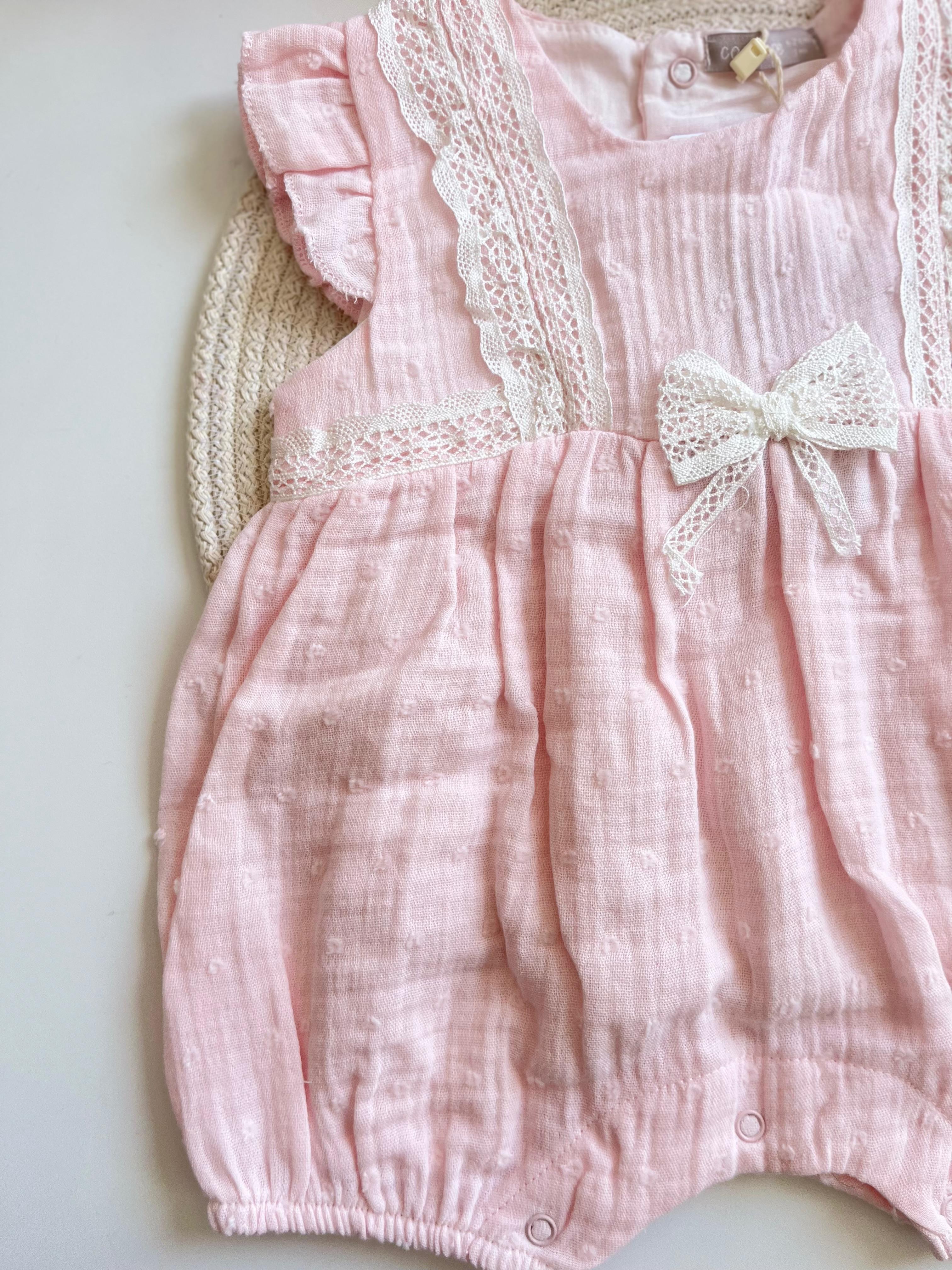 Kız Bebek Dantel Detaylı Müslin Tulum-Pembe