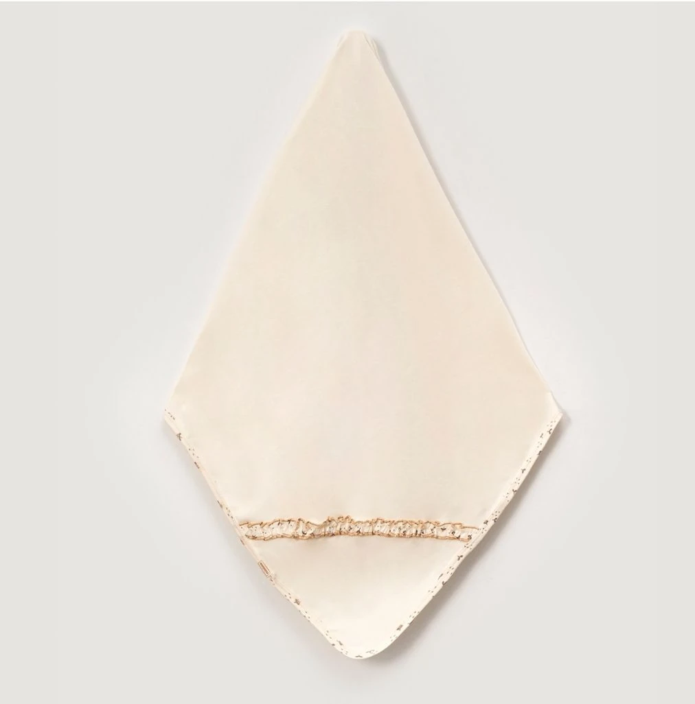 Kız Bebek Fırfırl Çiçek Detaylı Battaniyeli 5'li Set - Krem