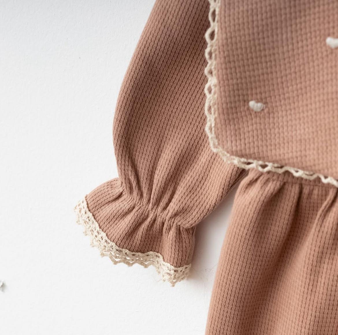 Kız Bebek Kalp Yaka Detaylı Bandanalı Tulum Set - Kahverengi