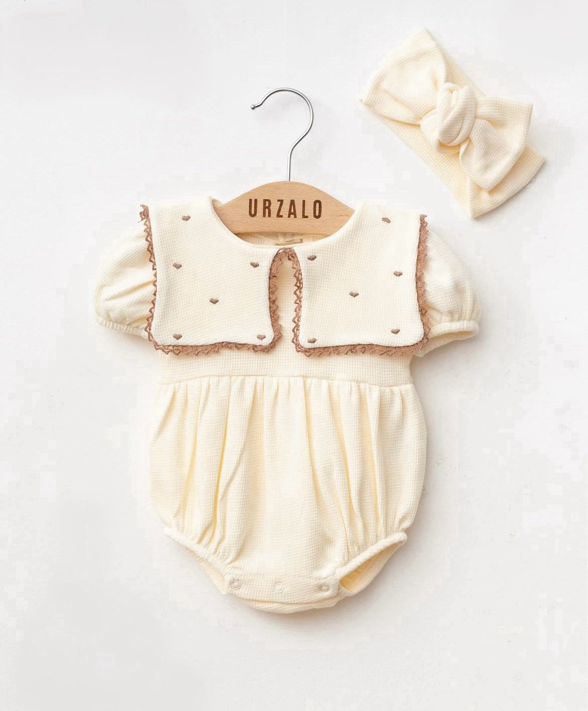 Kız Bebek Kalp İşlemeli Kare Yaka Bandanalı Tulum Set -Krem