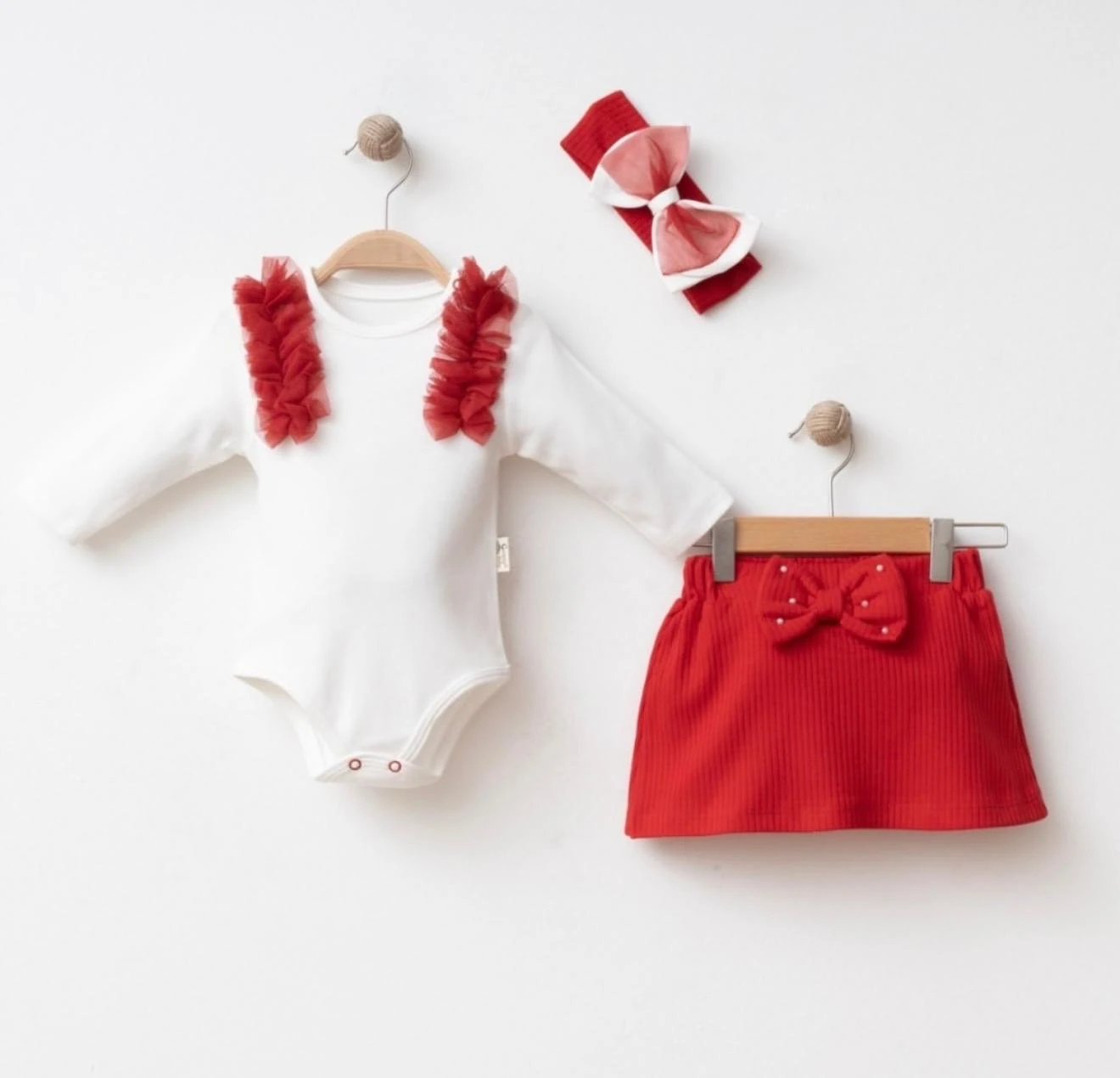 Kız Bebek Fırfır Detaylı Bandanalı Etekli 3'lü Takım - Kırmızı