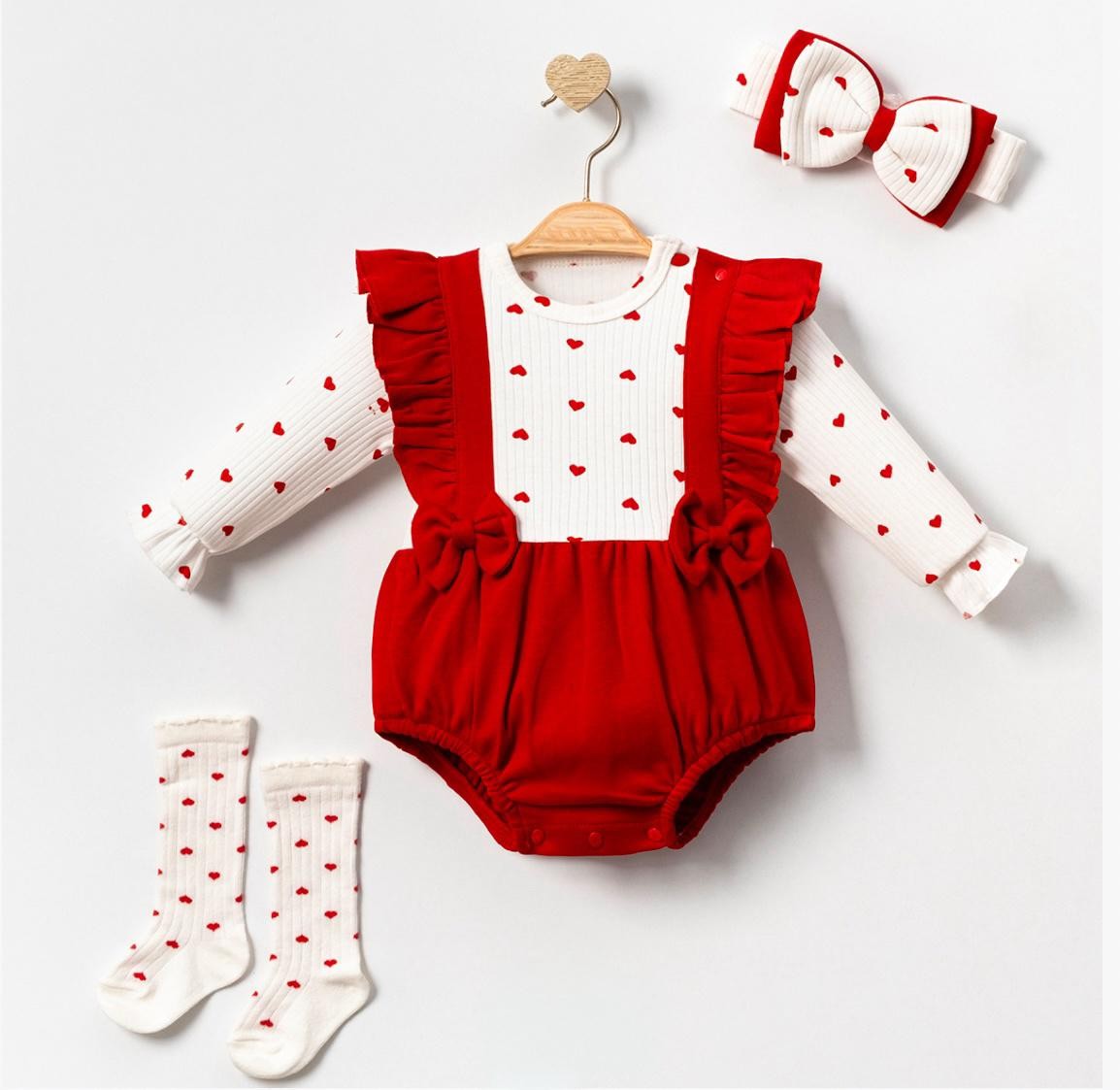 Kız Bebek Kalpli Çoraplı Bandanalı Set