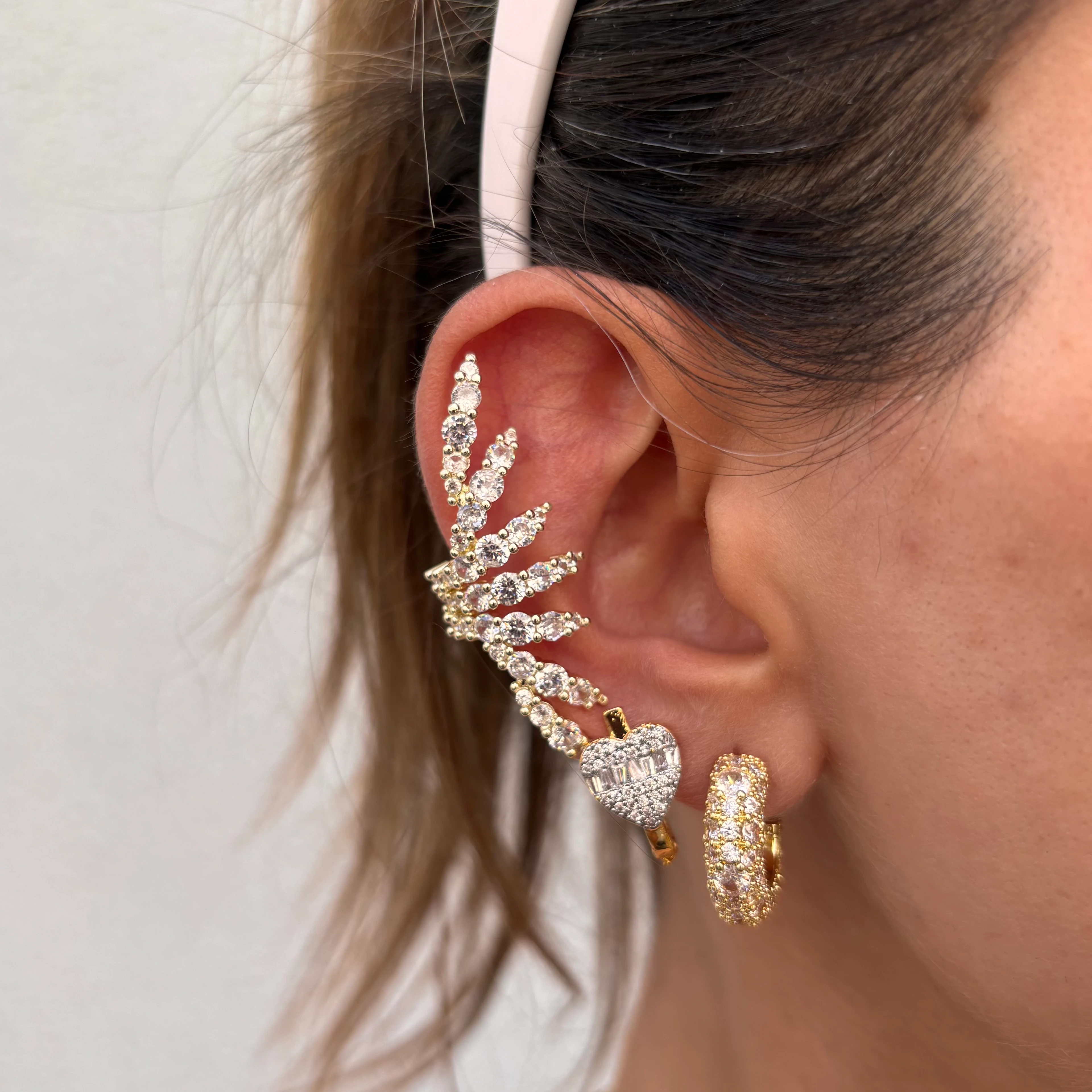 Taşlı Gold Tüm Kulak Earcuff 