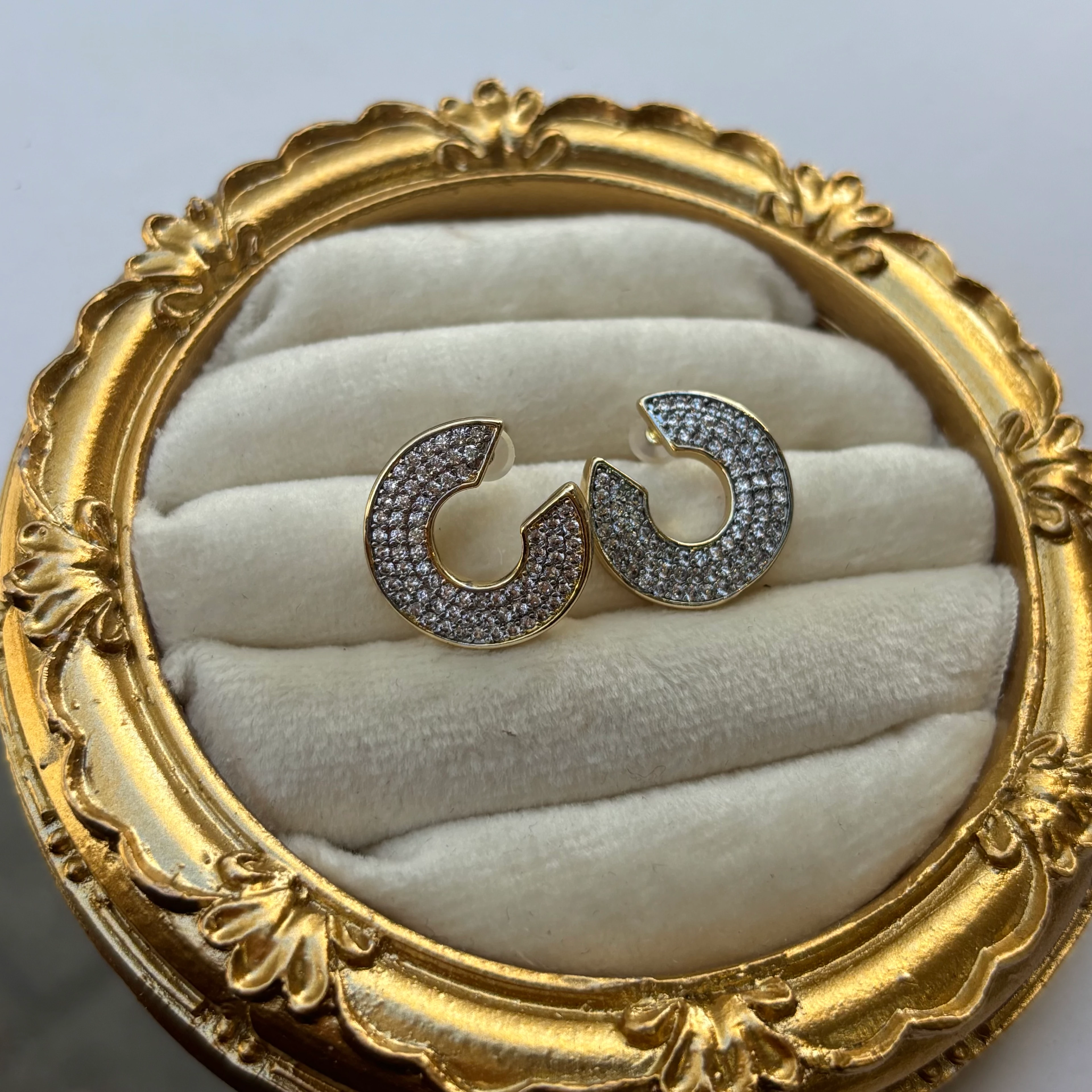 Vip minimal eğimli küpe