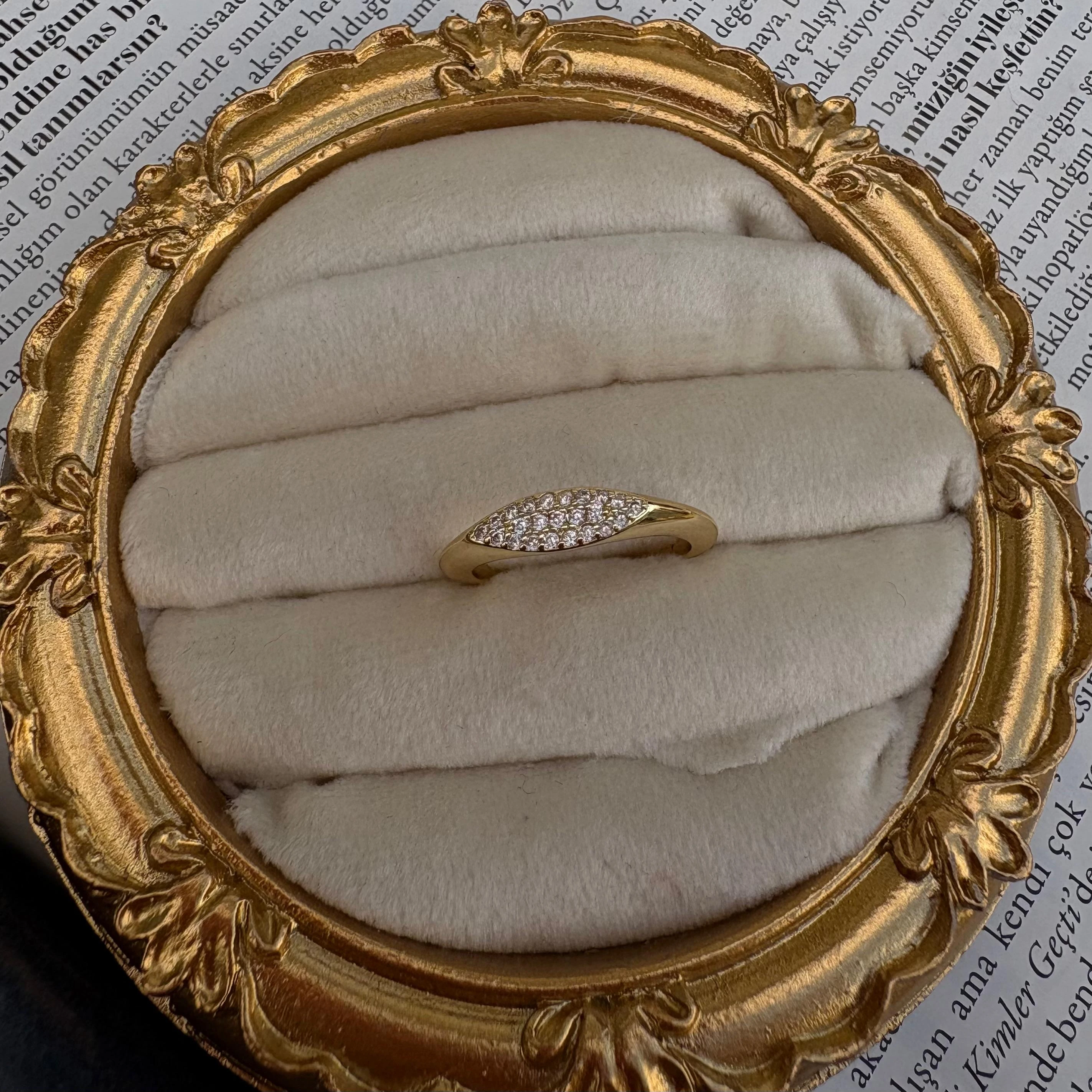 Vip Gold Taşlı Elips Yüzük 