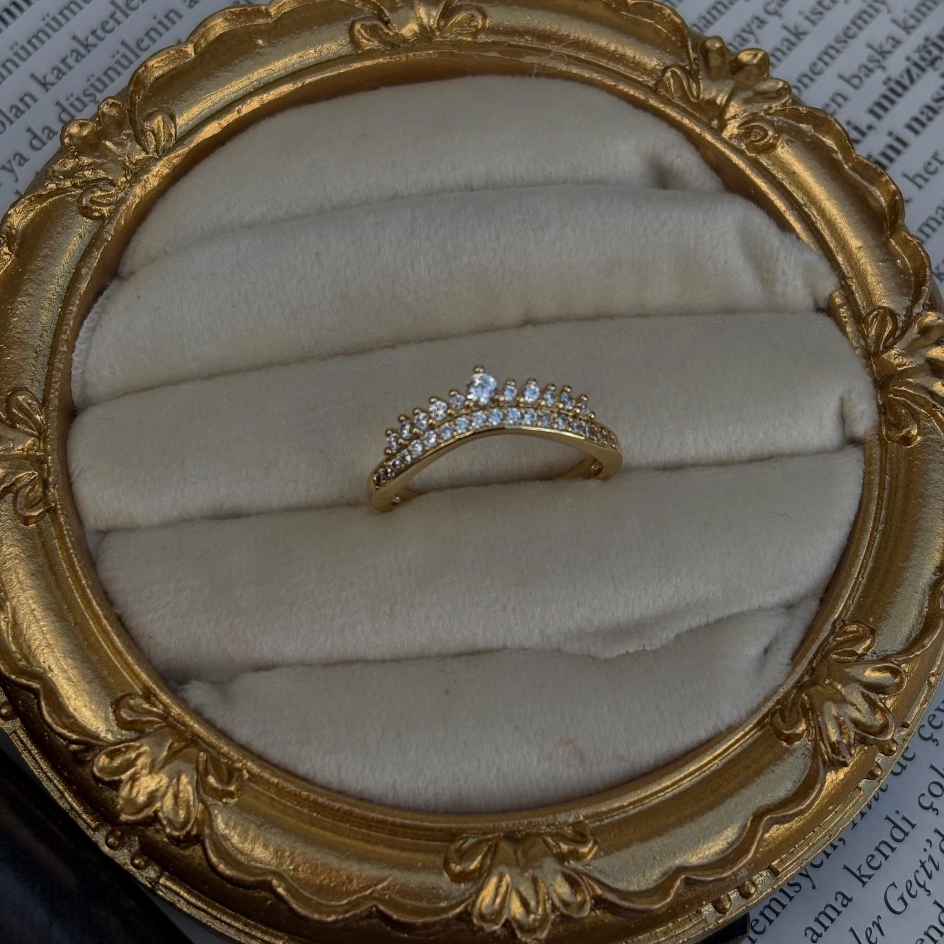 Vip Gold Taç Görünümlü Yüzük