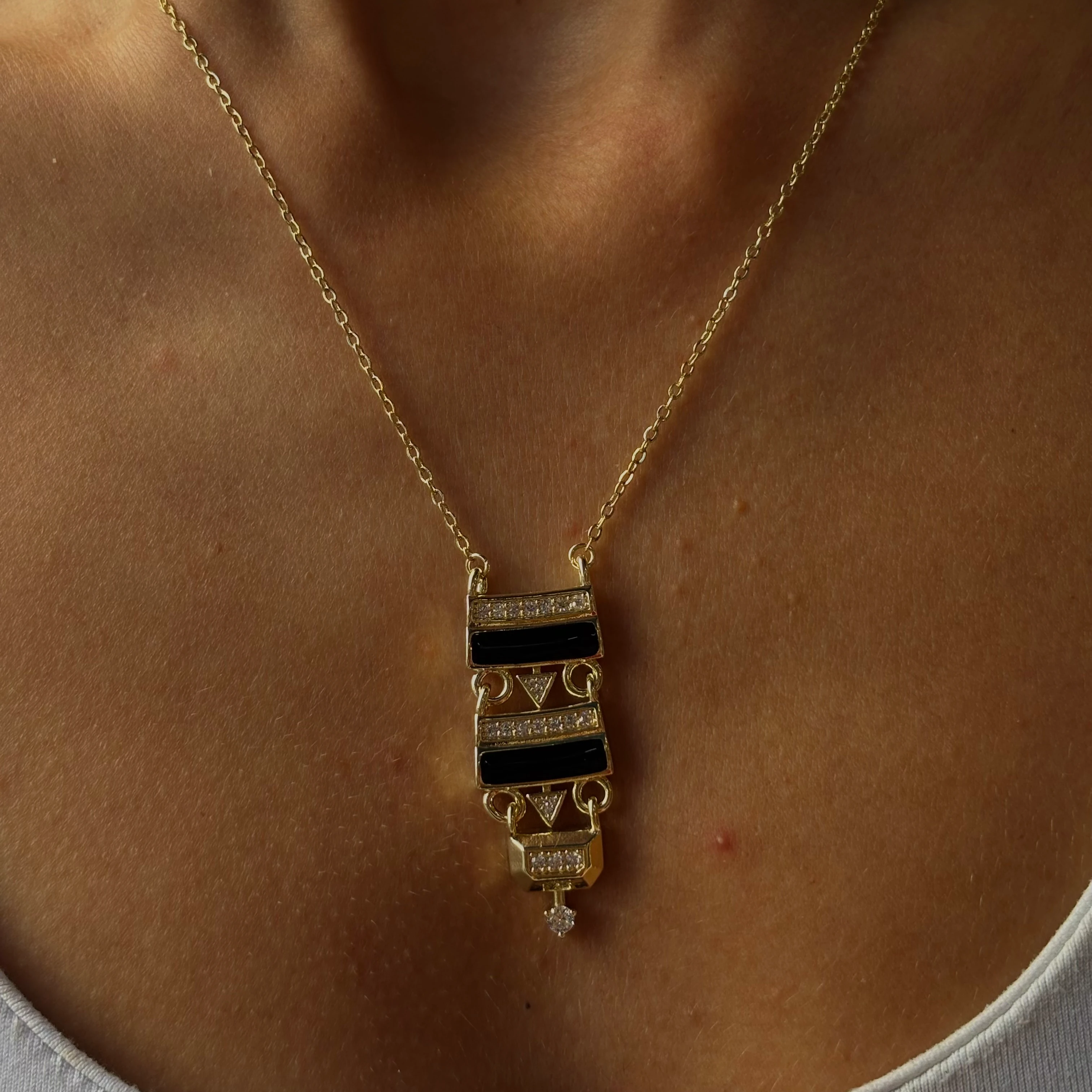 Gold siyah detaylı kolye 