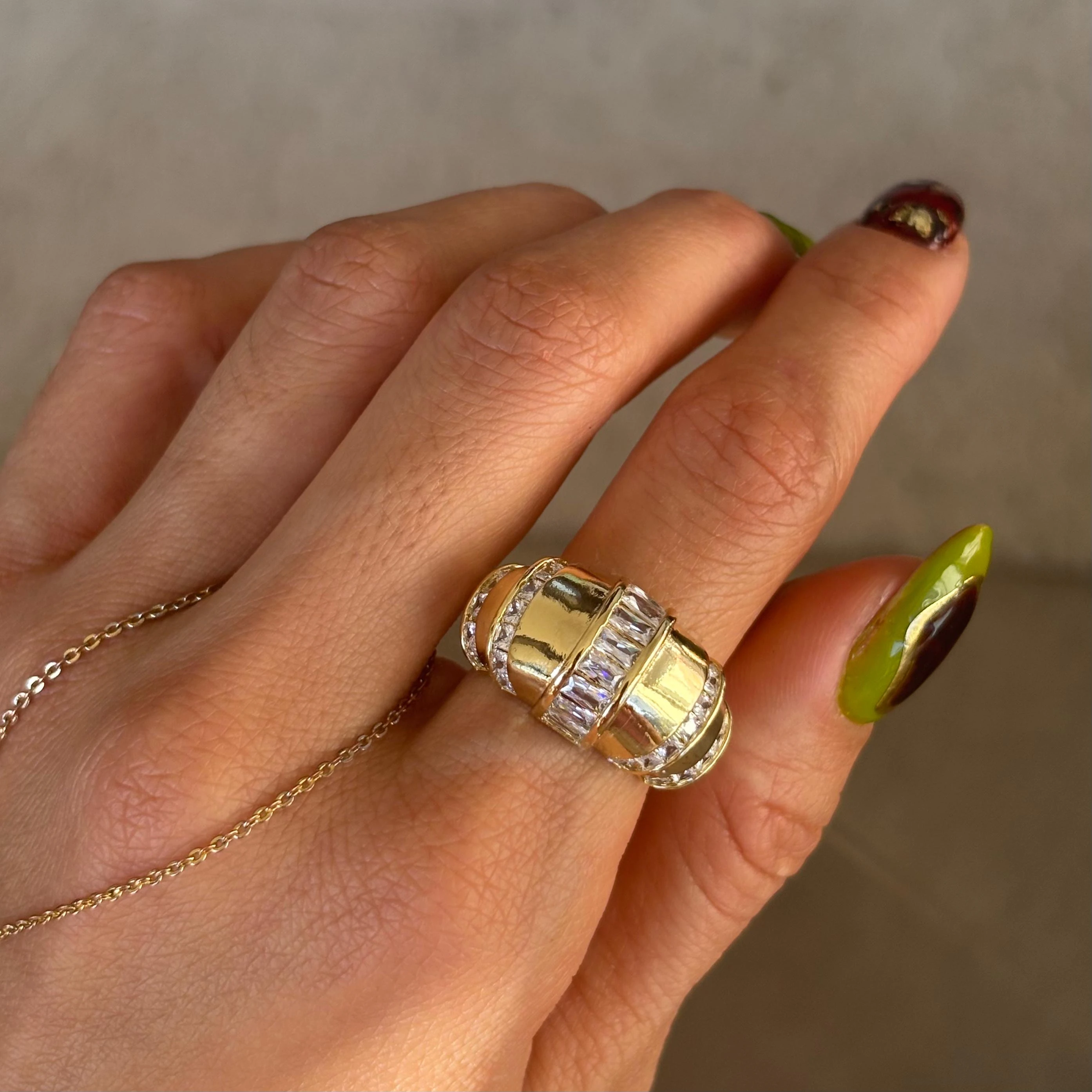 Vip Gold Taşlı Bombeli Yüzük 