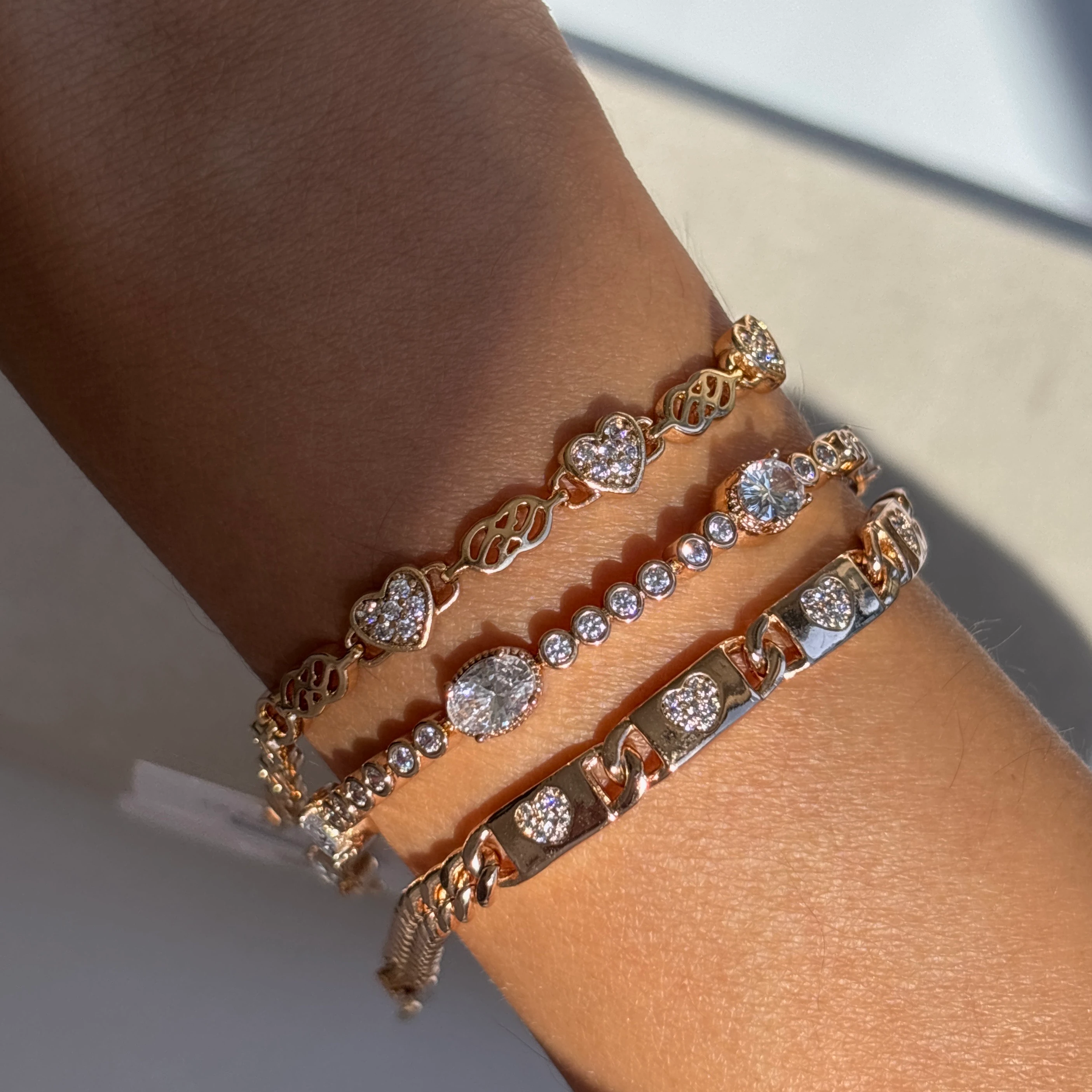 Xuping ortadaki sıra taşlı bileklik 