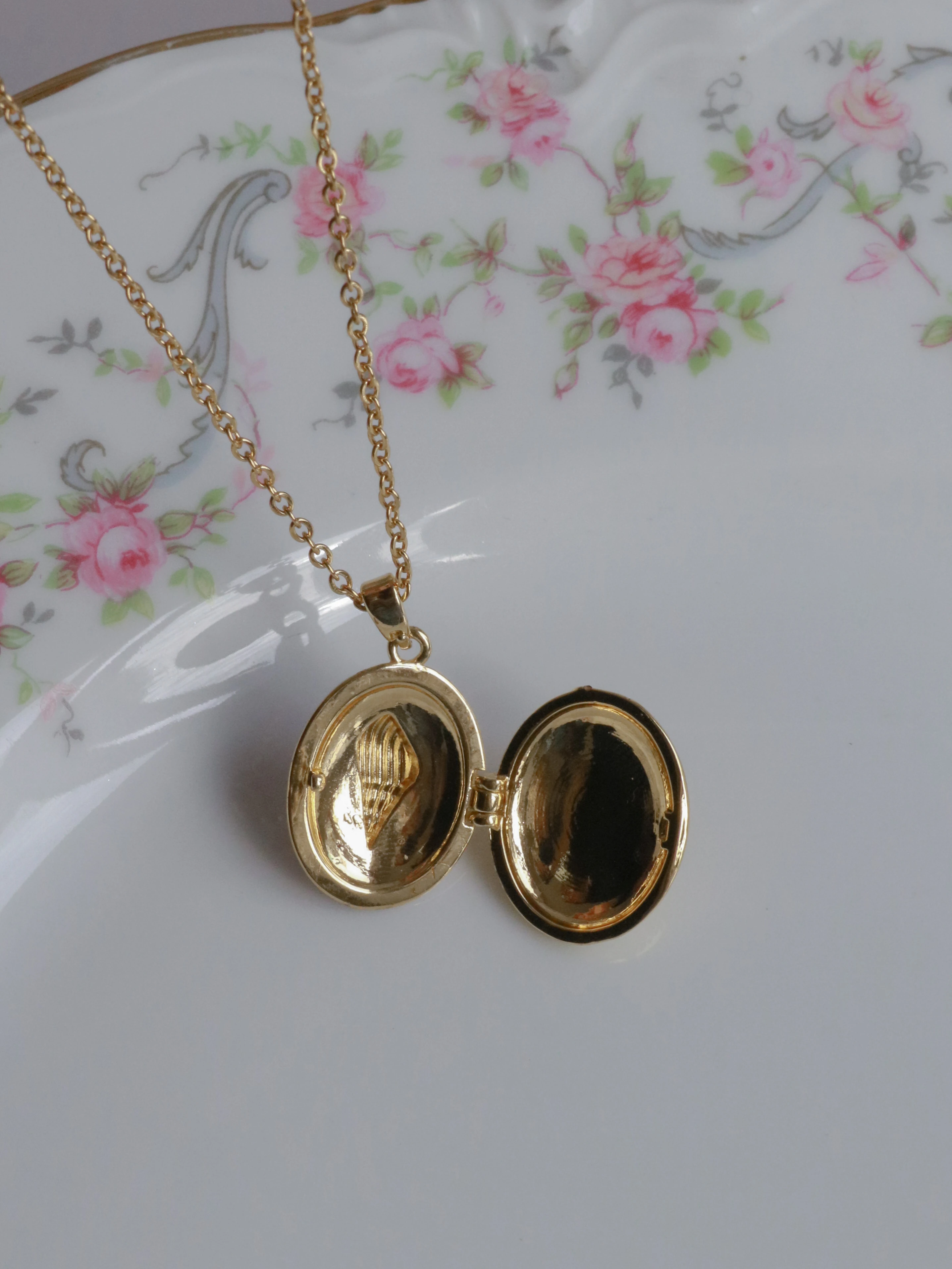 Pink & Purple Seashell Kişiye Özel Fotoğraflı Kapaklı Kolye