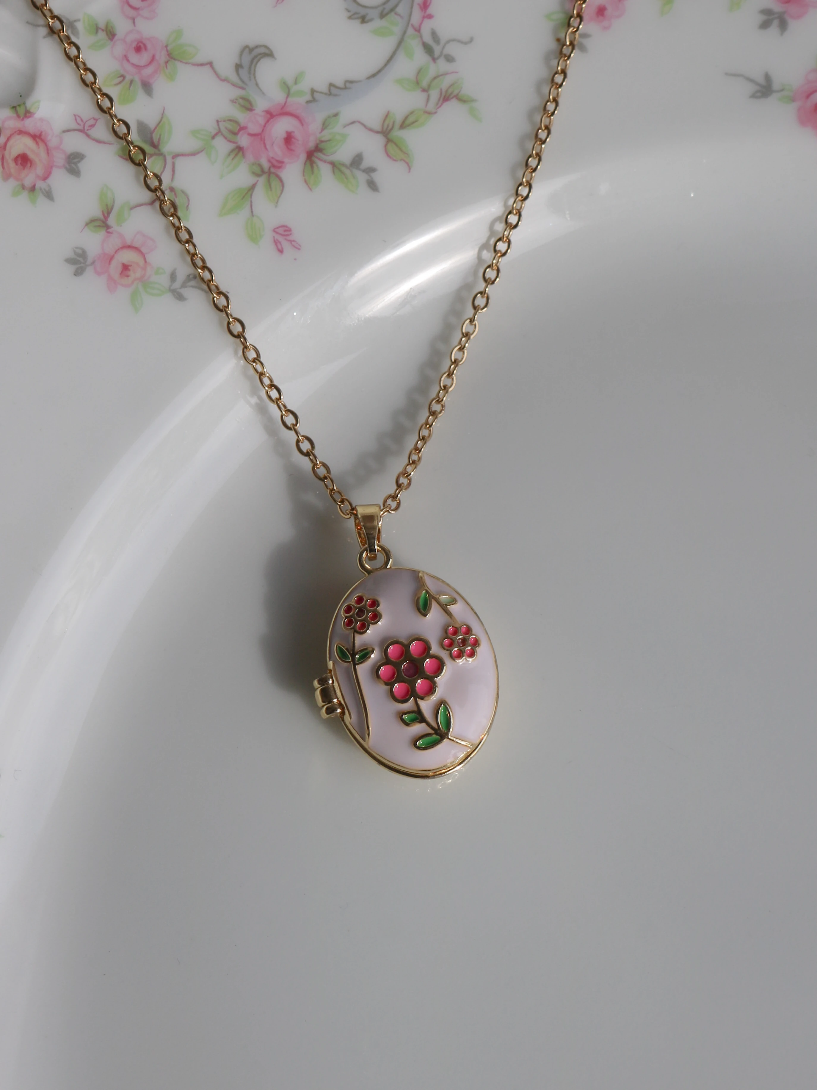 White Daisy Kişiye Özel Fotoğraflı Kapaklı Kolye