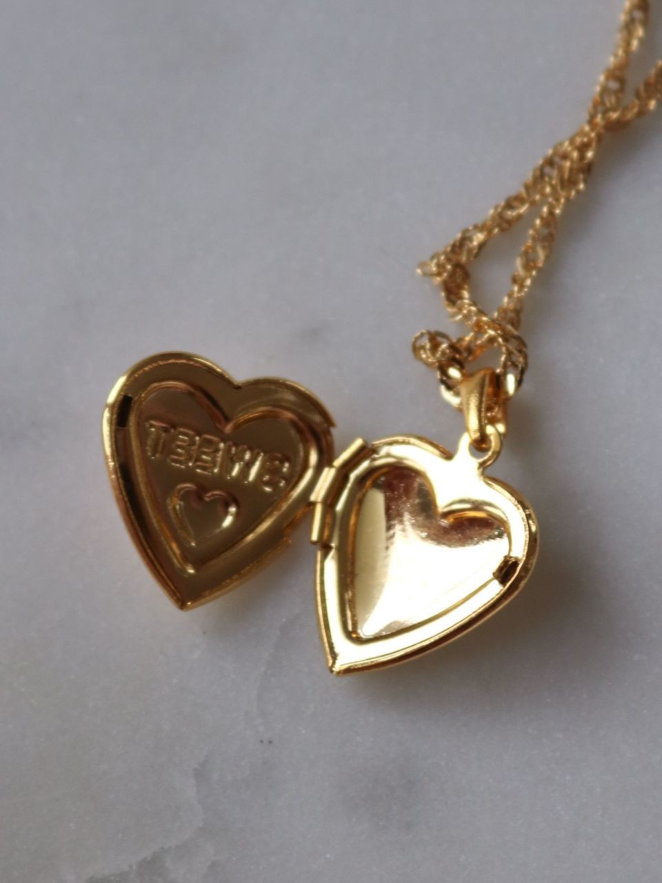 Valentine Cap Souvenir Necklace