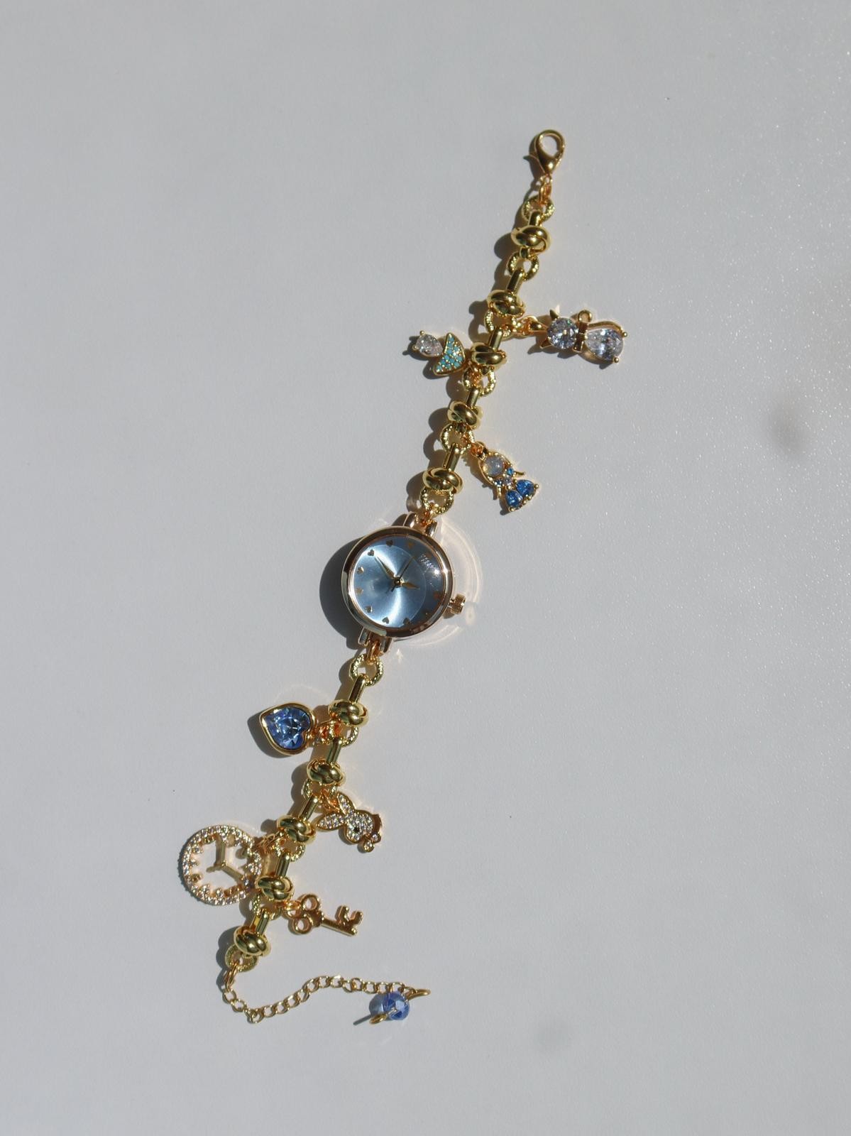 Alice Charm Saat
