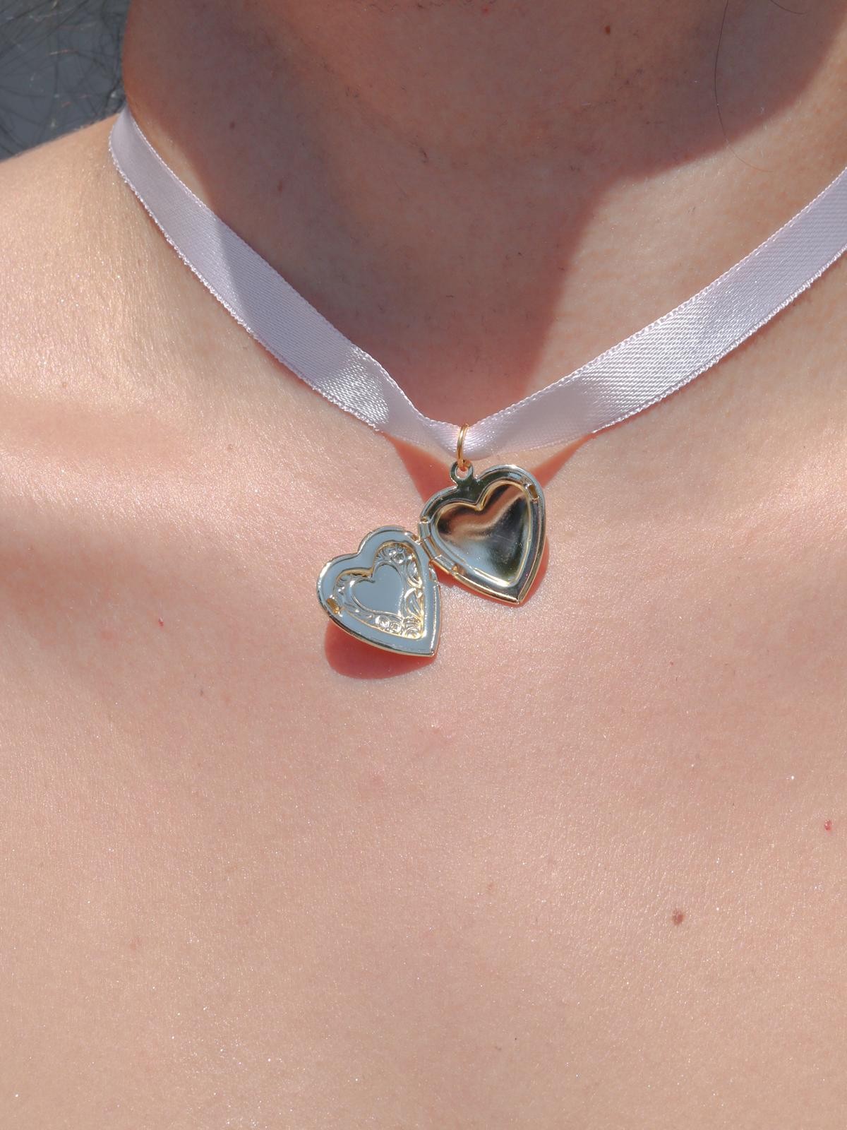 Anneliese Serafina Heart Choker