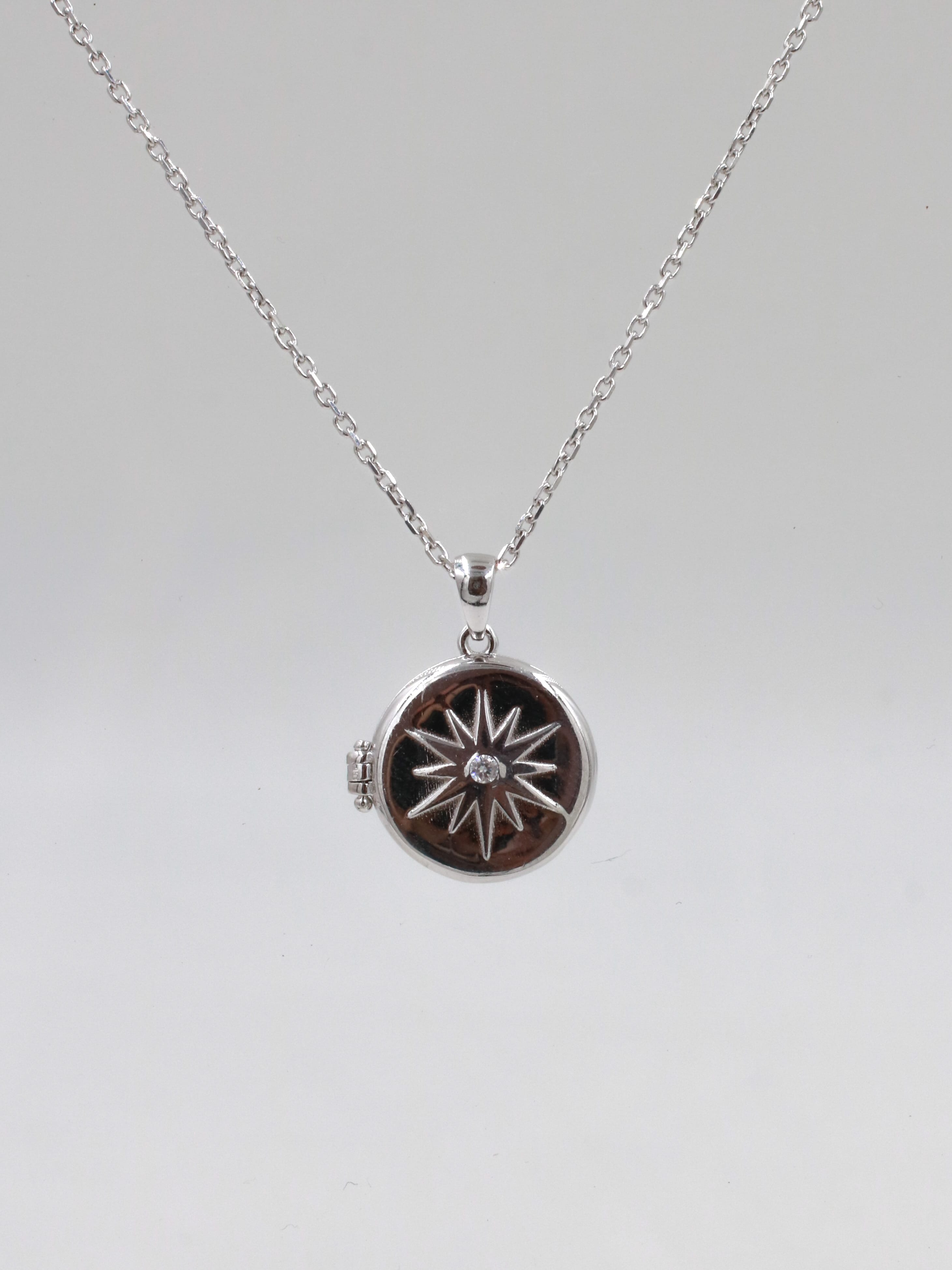 Locked Memoire v3. 925 Silver Locket Necklace with Personalized Photo