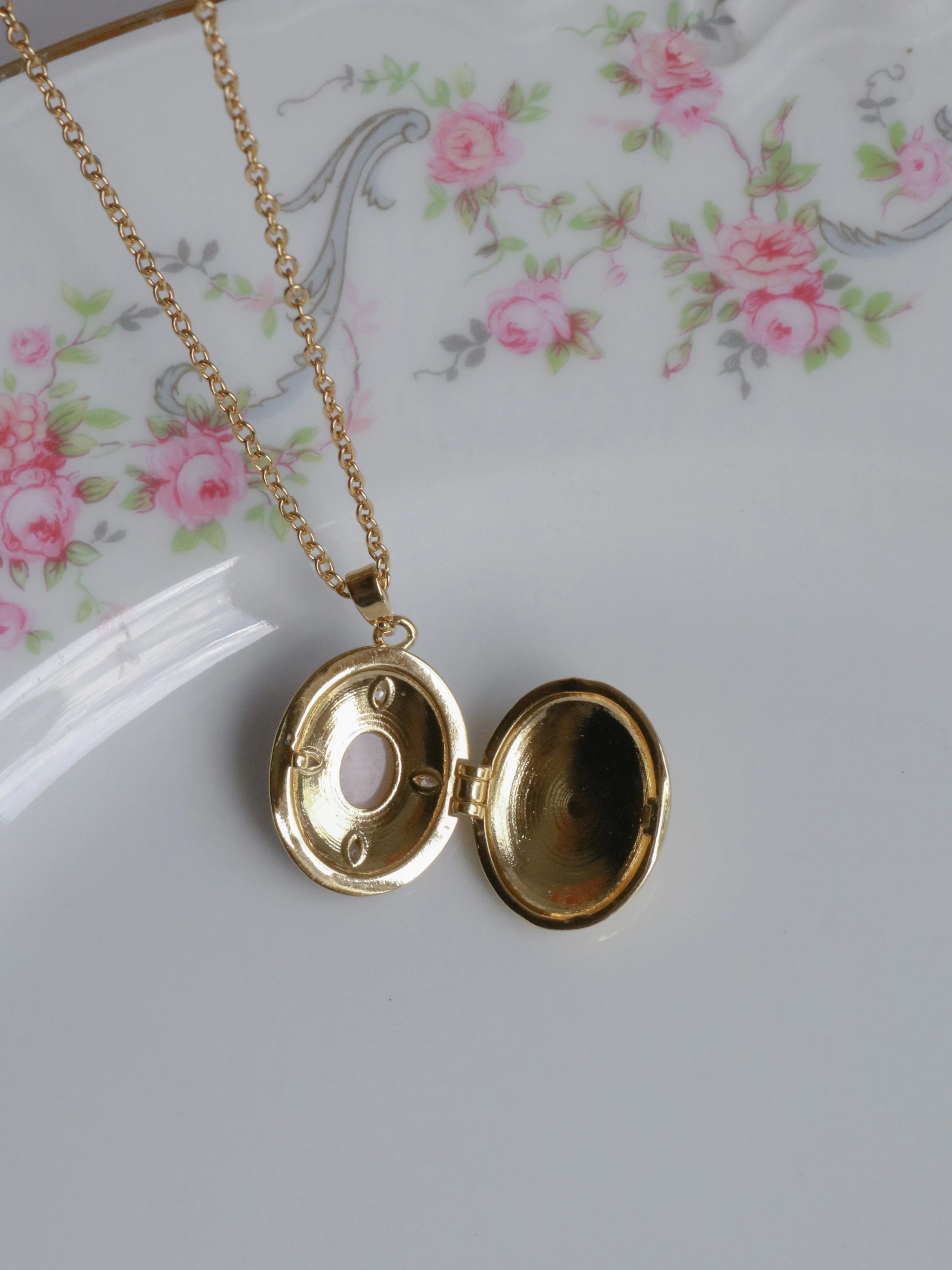 Purple Crimson Glow Kişiye Özel Fotoğraflı Kapaklı Kolye