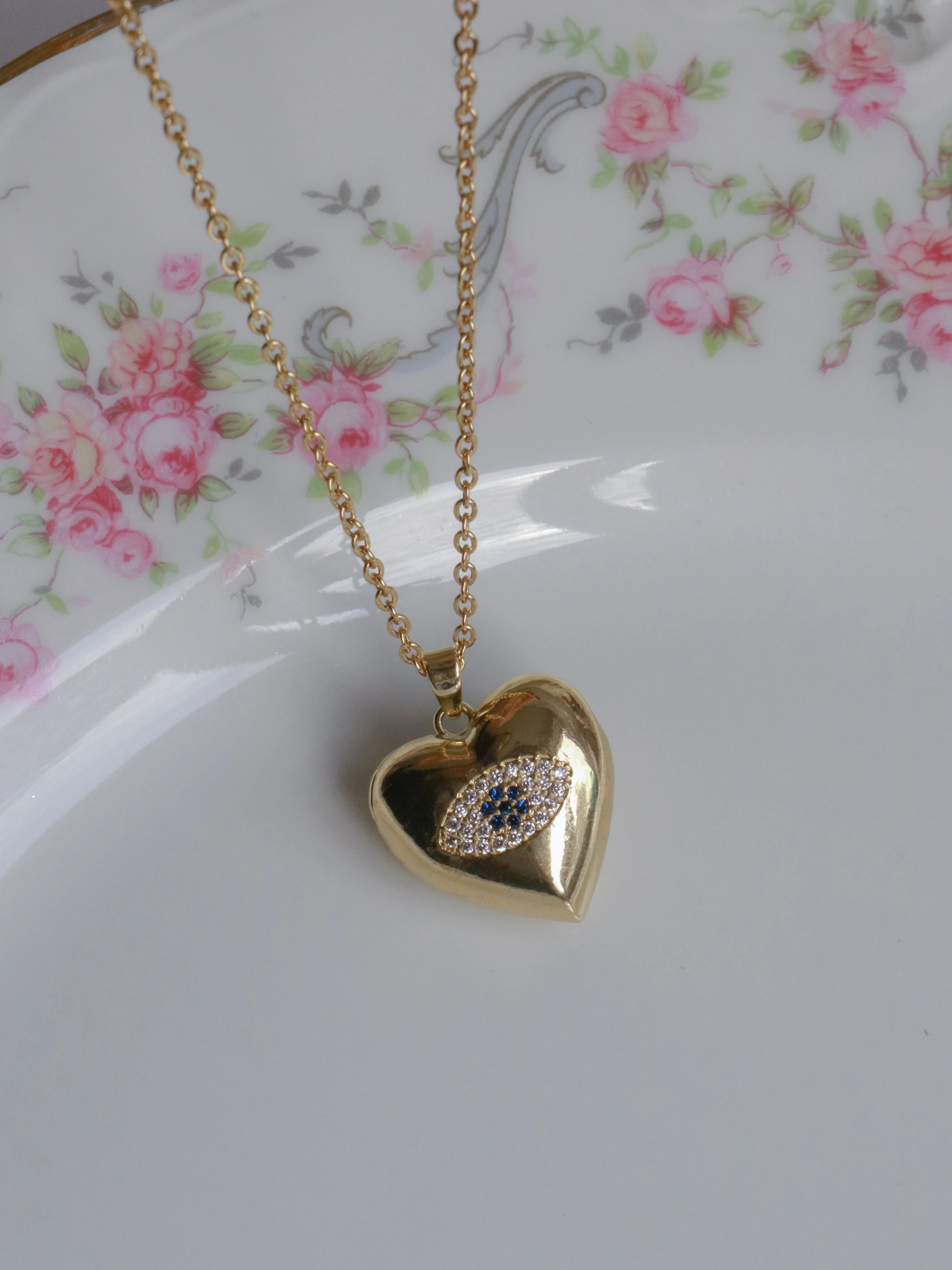 Eye of Love Kişiye Özel Fotoğraflı Kapaklı Kolye