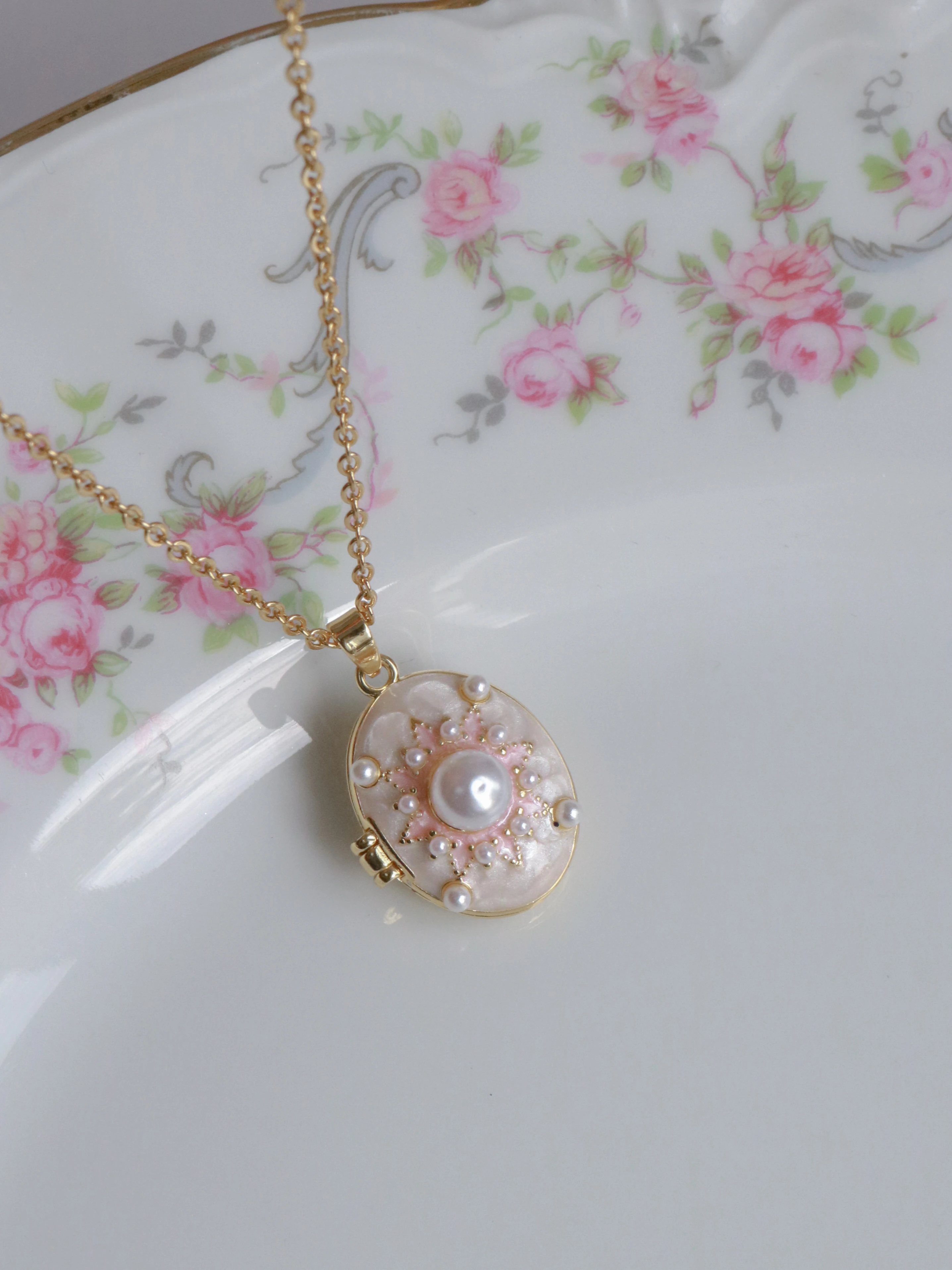 White Pearl Mirage Kişiye Özel Fotoğraflı Kapaklı Kolye