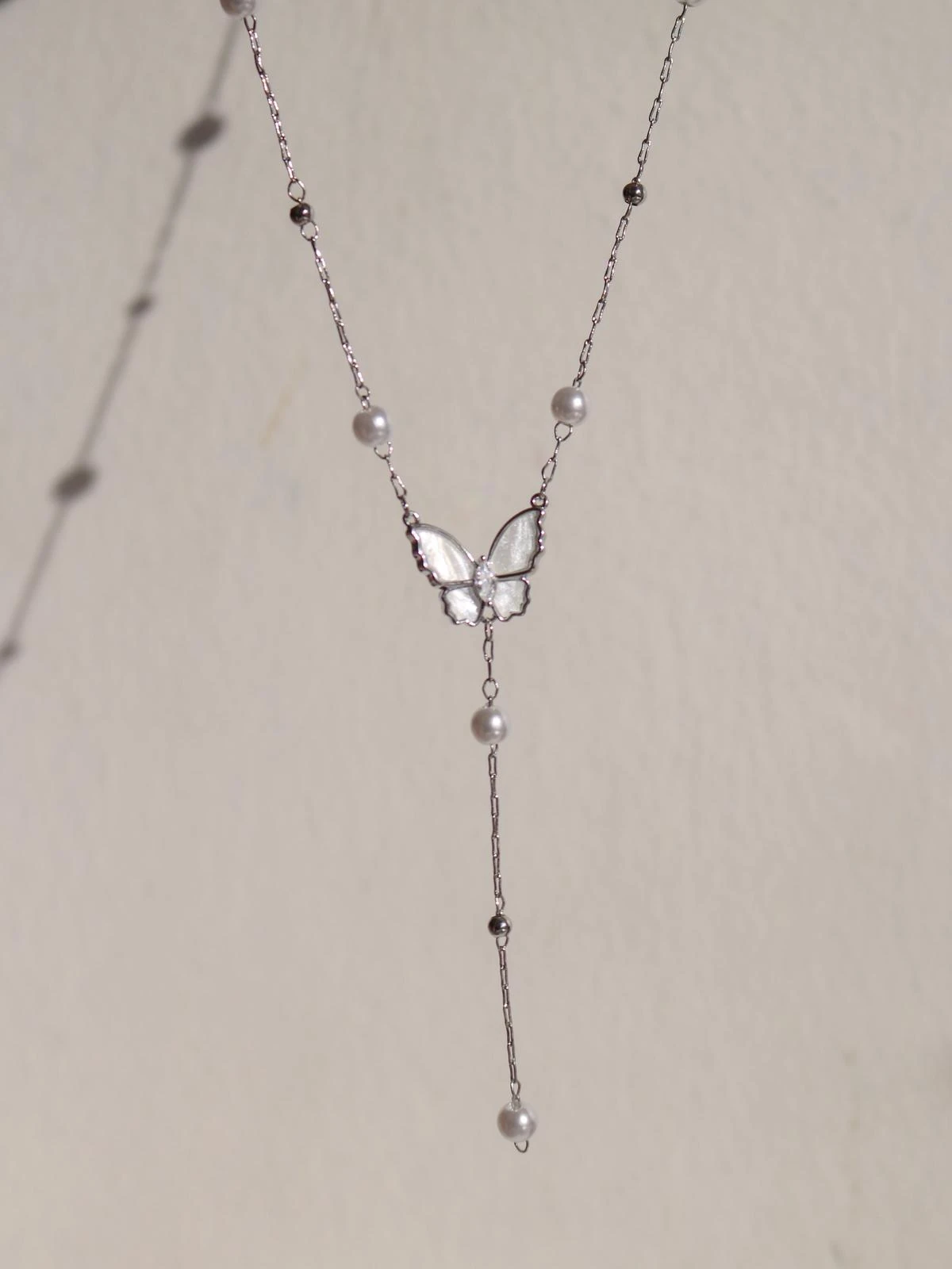 White Pearl Wing Y Kolye