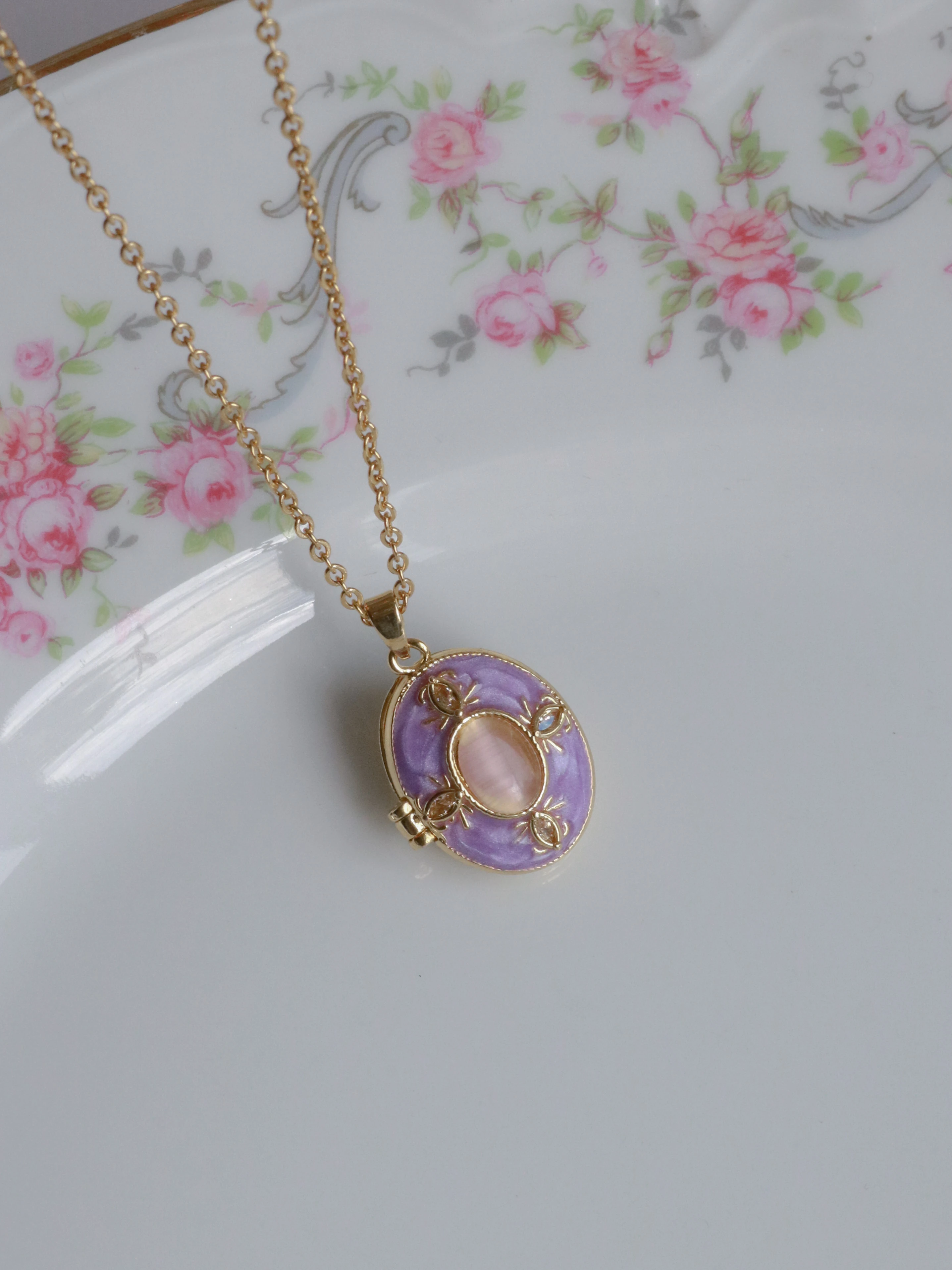 Purple Crimson Glow Kişiye Özel Fotoğraflı Kapaklı Kolye