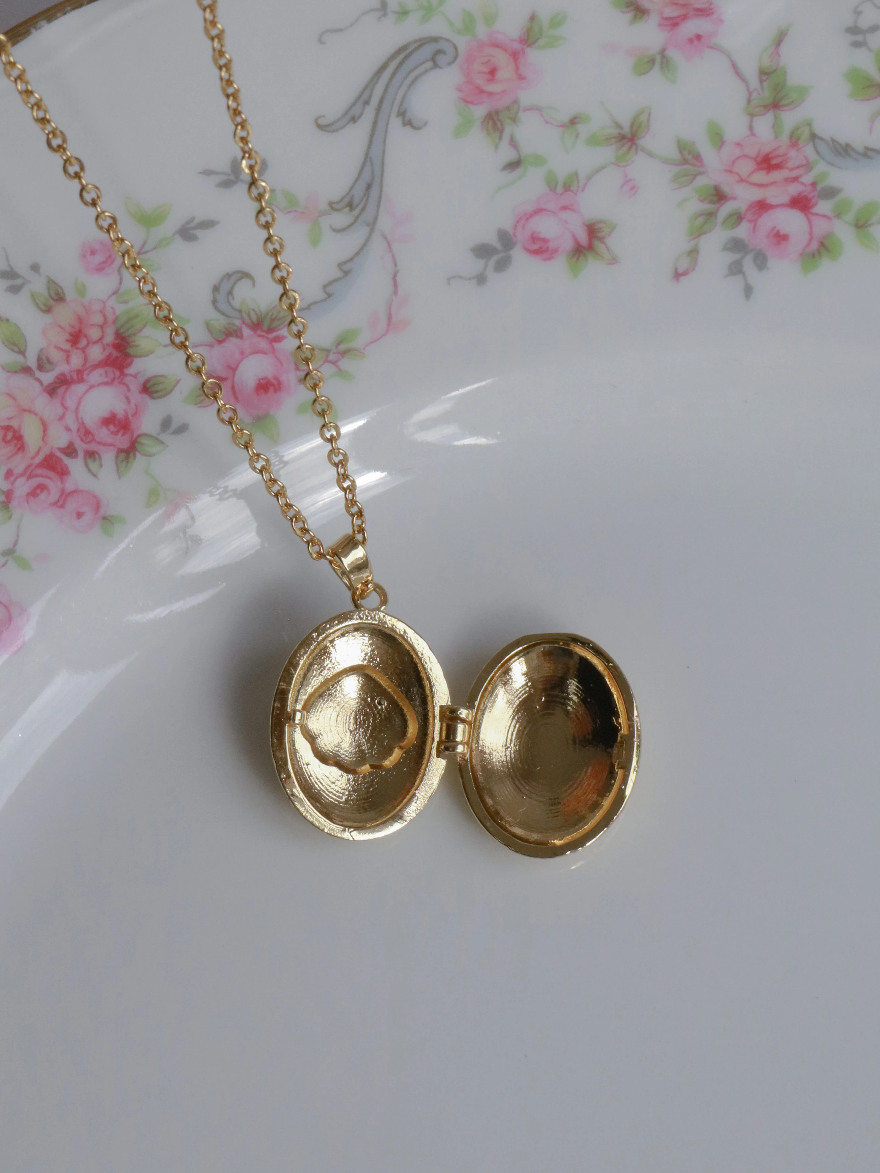 Purple Ocean Treasure Kişiye Özel Fotoğraflı Kapaklı Kolye