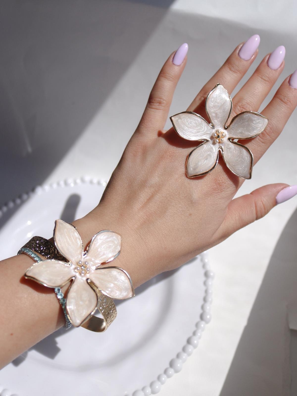White Floral Grace Yüzük ve Bileklik Set