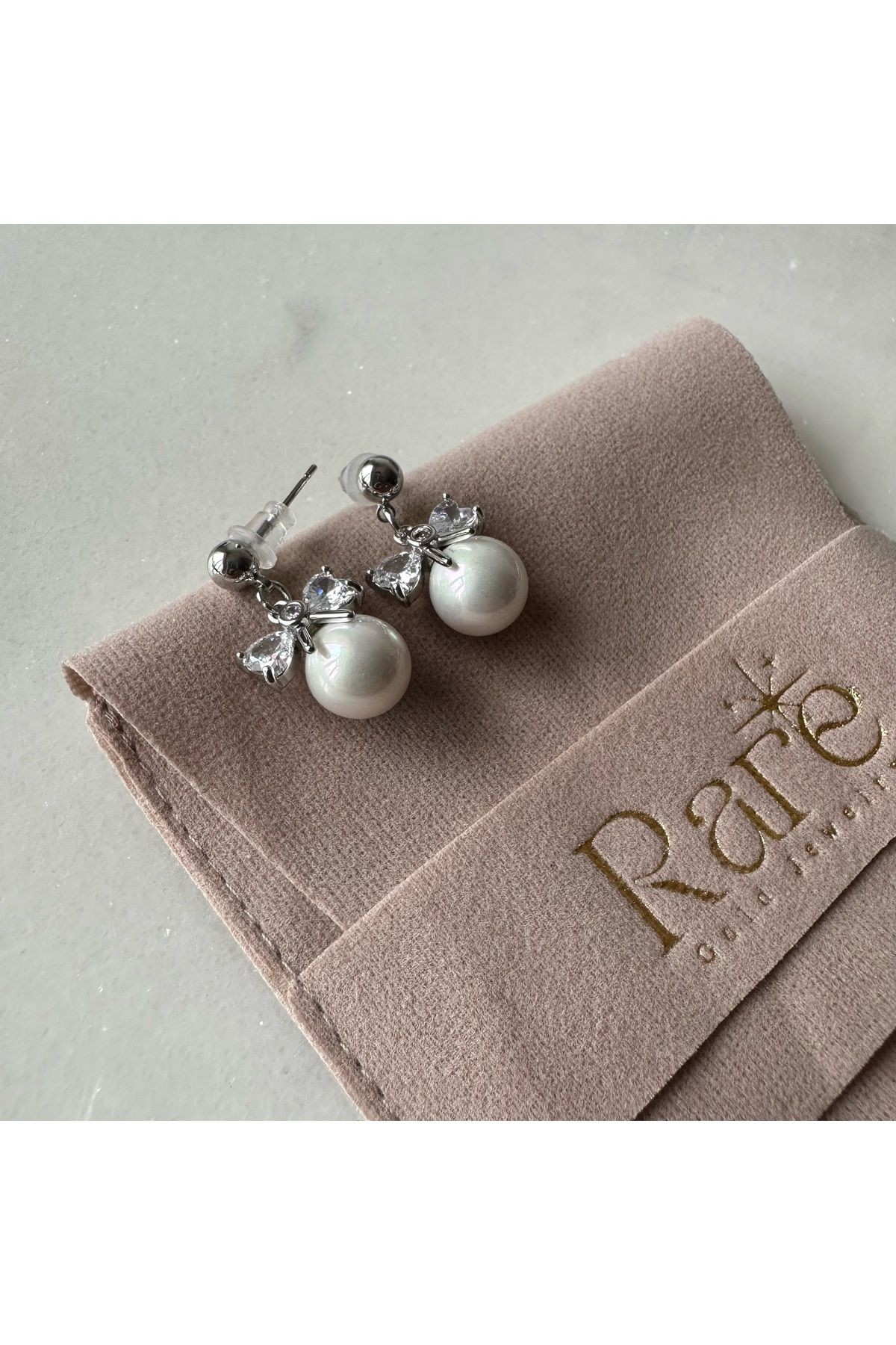 Elegant Earrings with Zircon Stone and Pearl -silver
